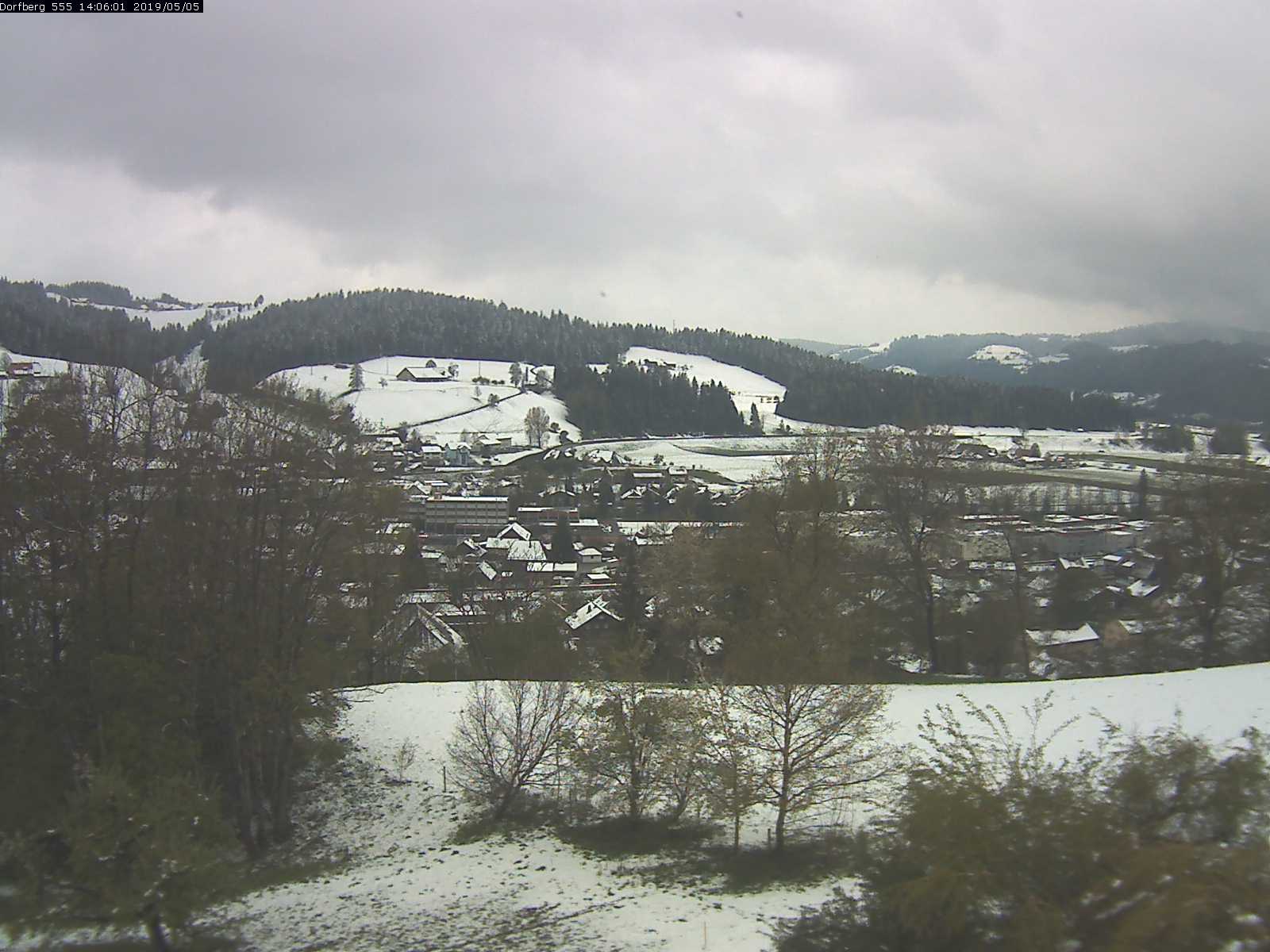 Webcam-Bild: Aussicht vom Dorfberg in Langnau 20190505-140601