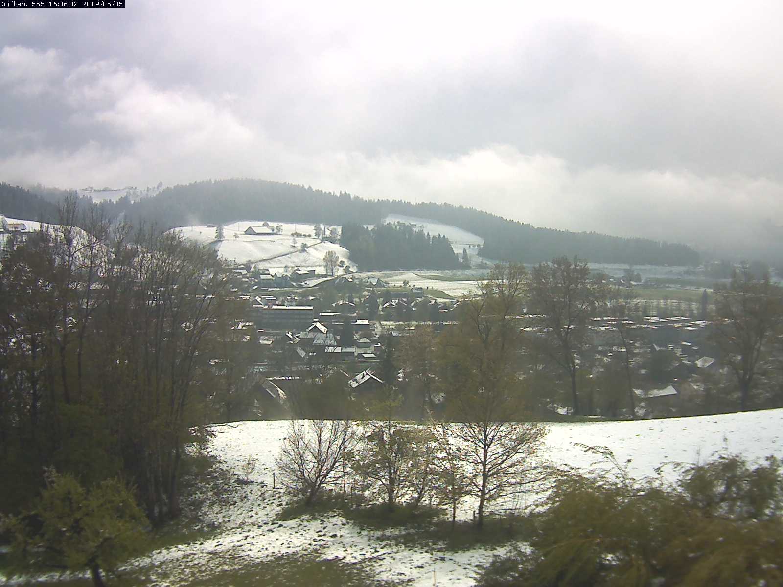 Webcam-Bild: Aussicht vom Dorfberg in Langnau 20190505-160601