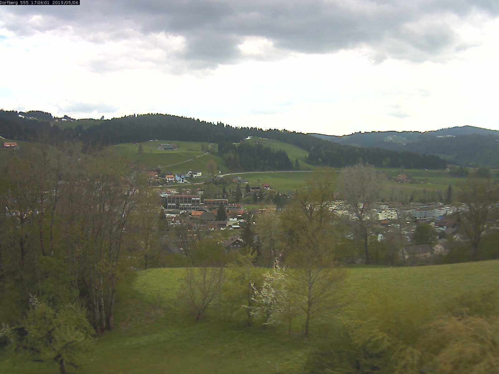 Webcam-Bild: Aussicht vom Dorfberg in Langnau 20190506-170601