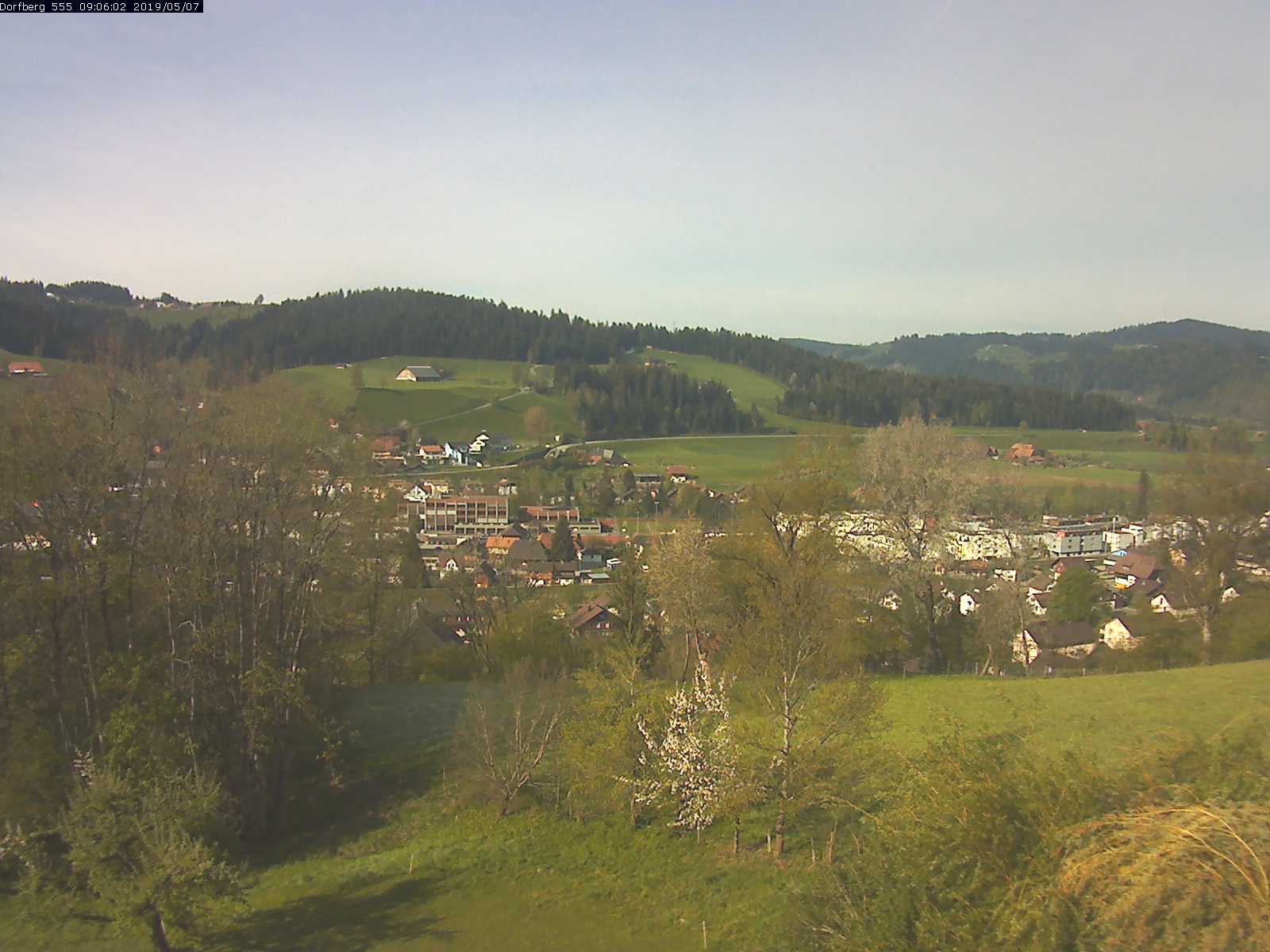 Webcam-Bild: Aussicht vom Dorfberg in Langnau 20190507-090601