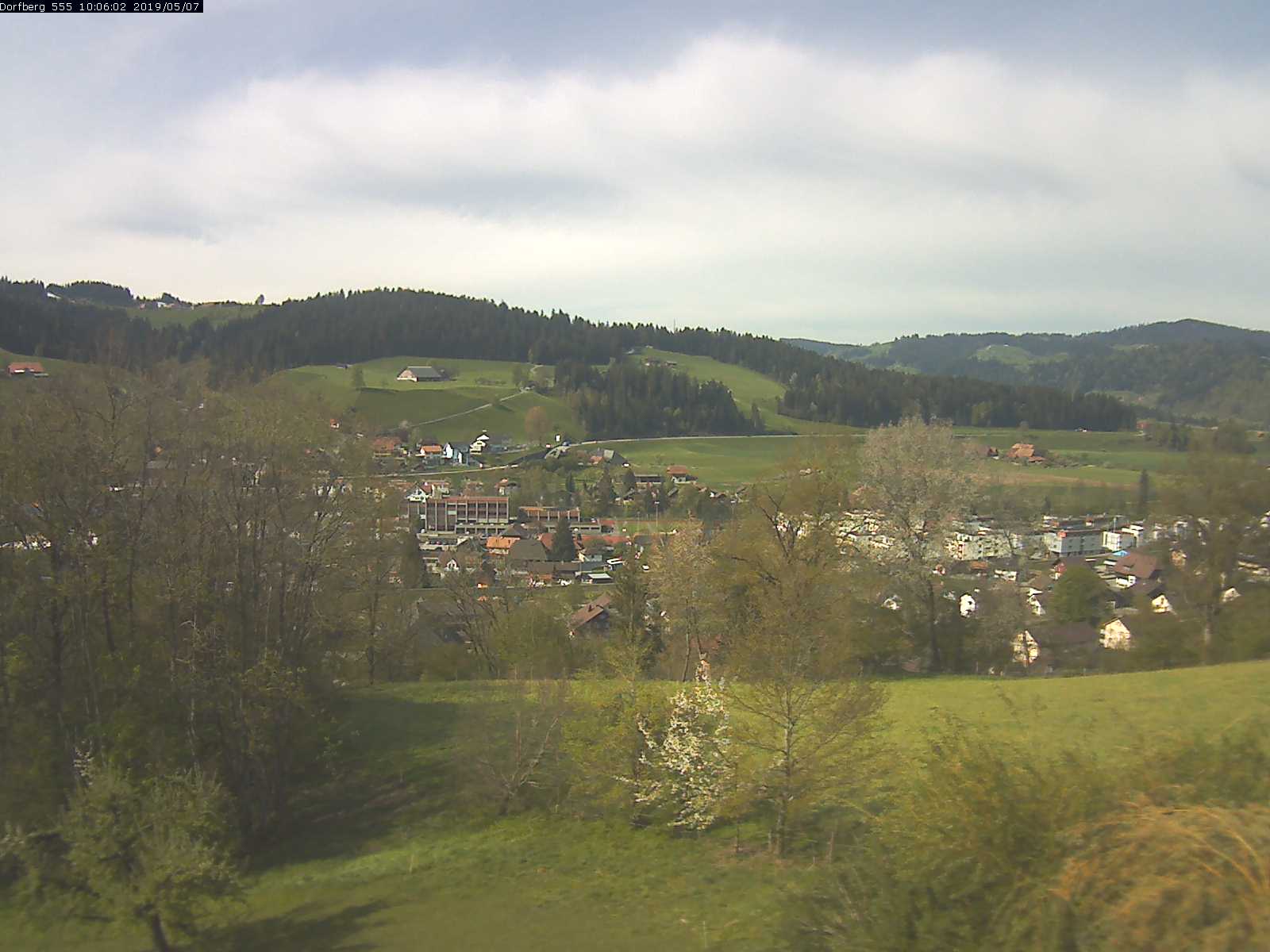 Webcam-Bild: Aussicht vom Dorfberg in Langnau 20190507-100601