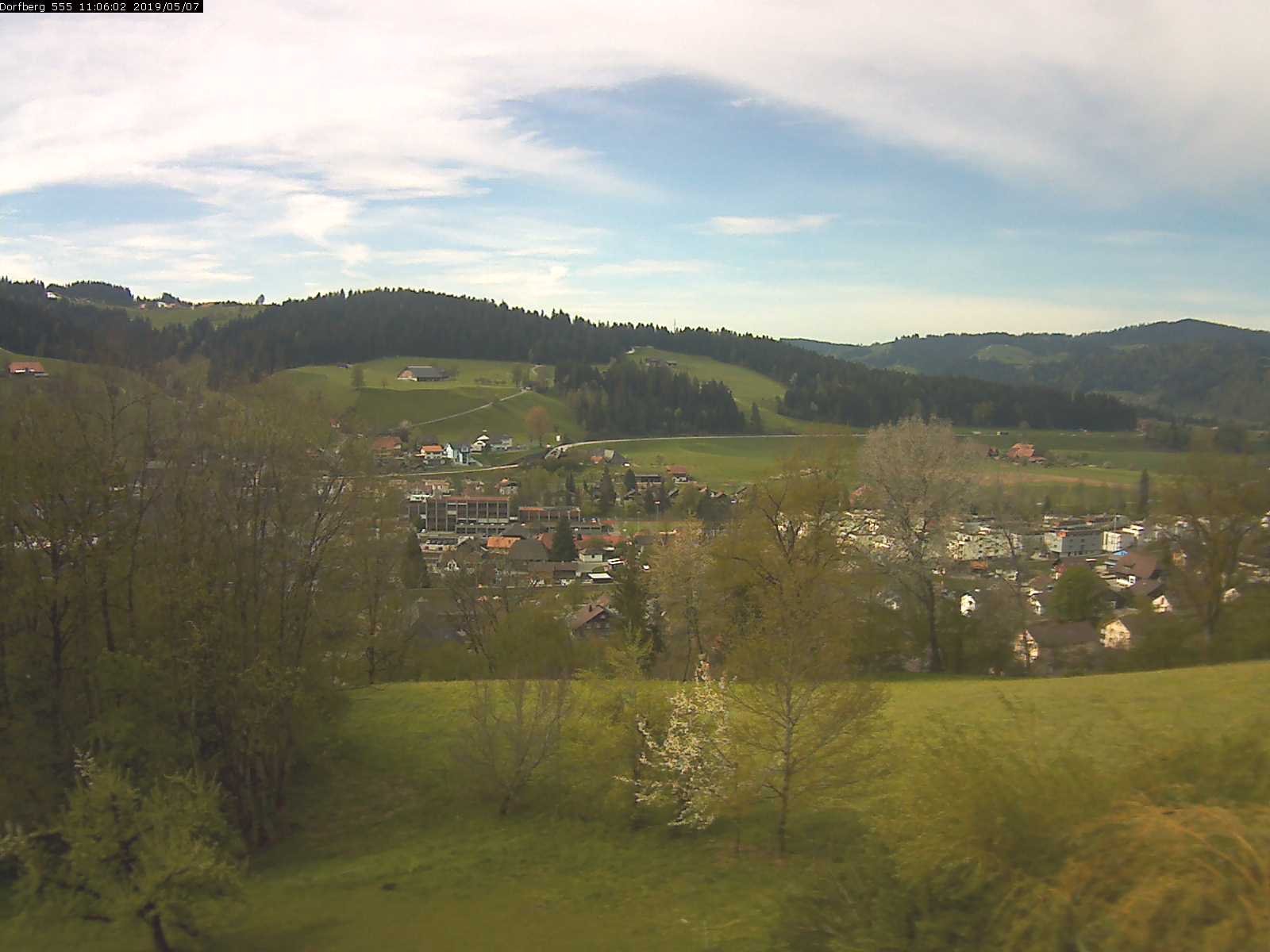 Webcam-Bild: Aussicht vom Dorfberg in Langnau 20190507-110601