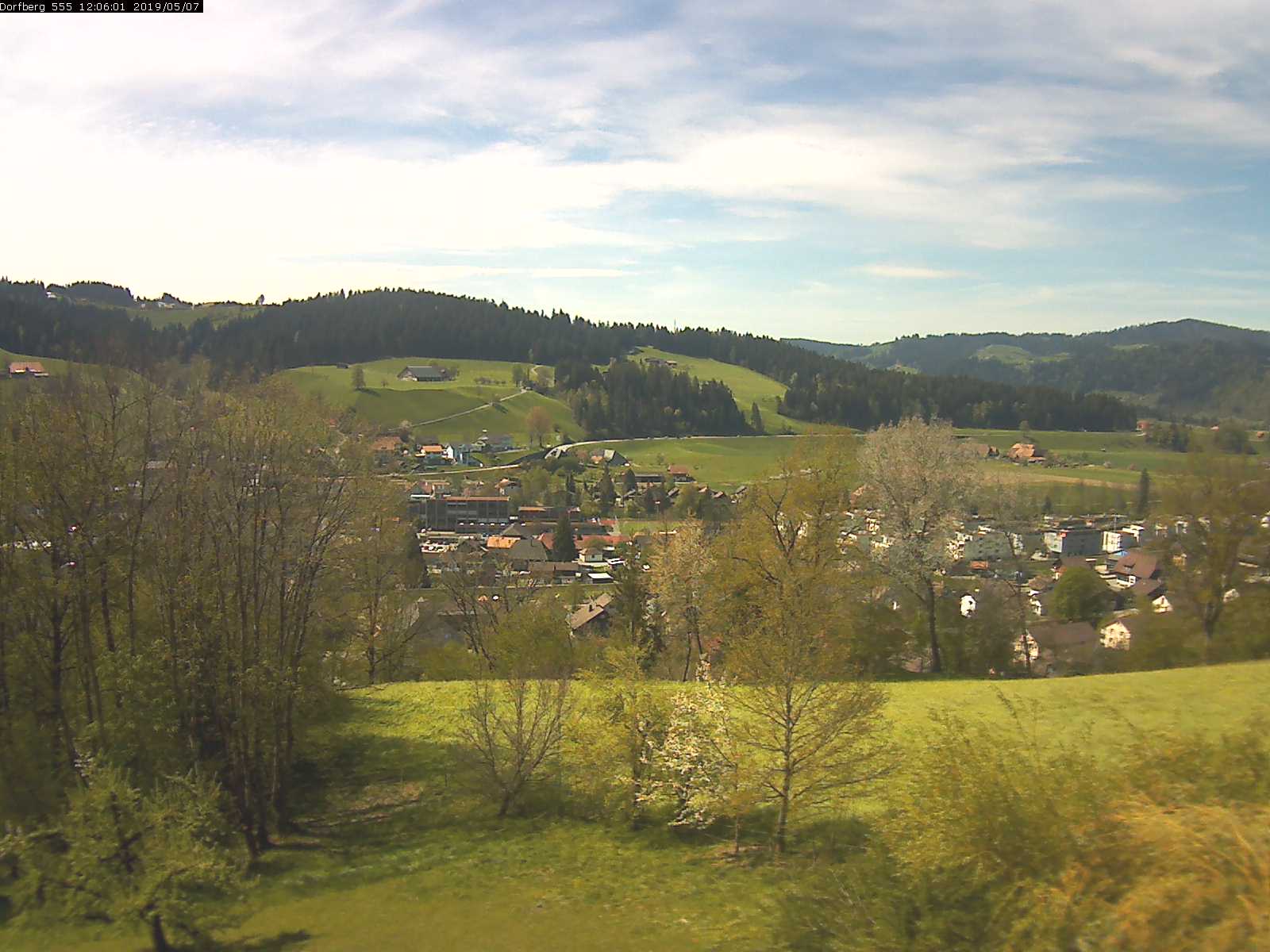 Webcam-Bild: Aussicht vom Dorfberg in Langnau 20190507-120601