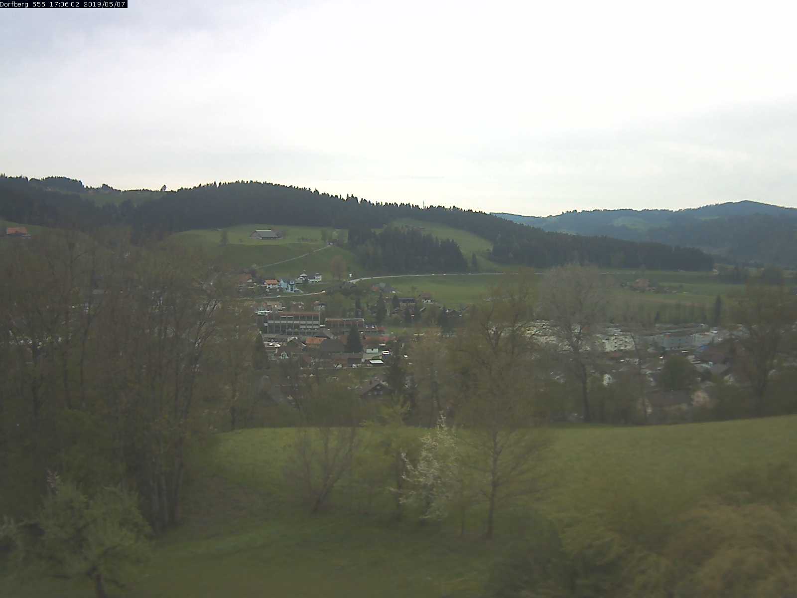 Webcam-Bild: Aussicht vom Dorfberg in Langnau 20190507-170601
