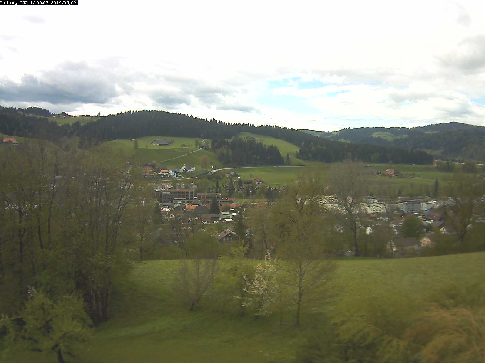 Webcam-Bild: Aussicht vom Dorfberg in Langnau 20190509-120601