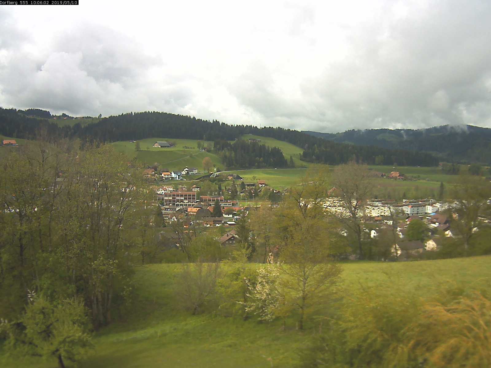 Webcam-Bild: Aussicht vom Dorfberg in Langnau 20190510-100601