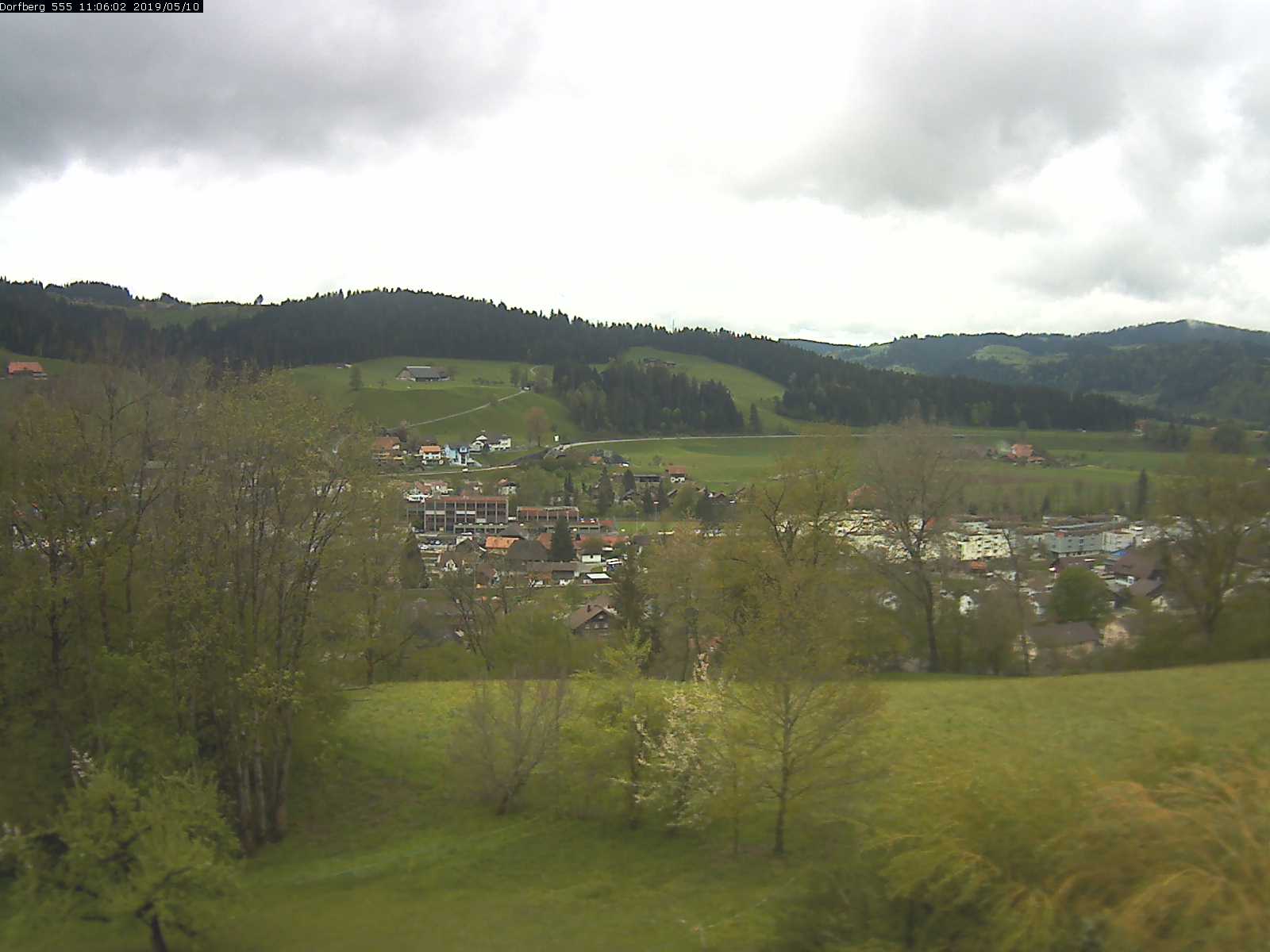 Webcam-Bild: Aussicht vom Dorfberg in Langnau 20190510-110601