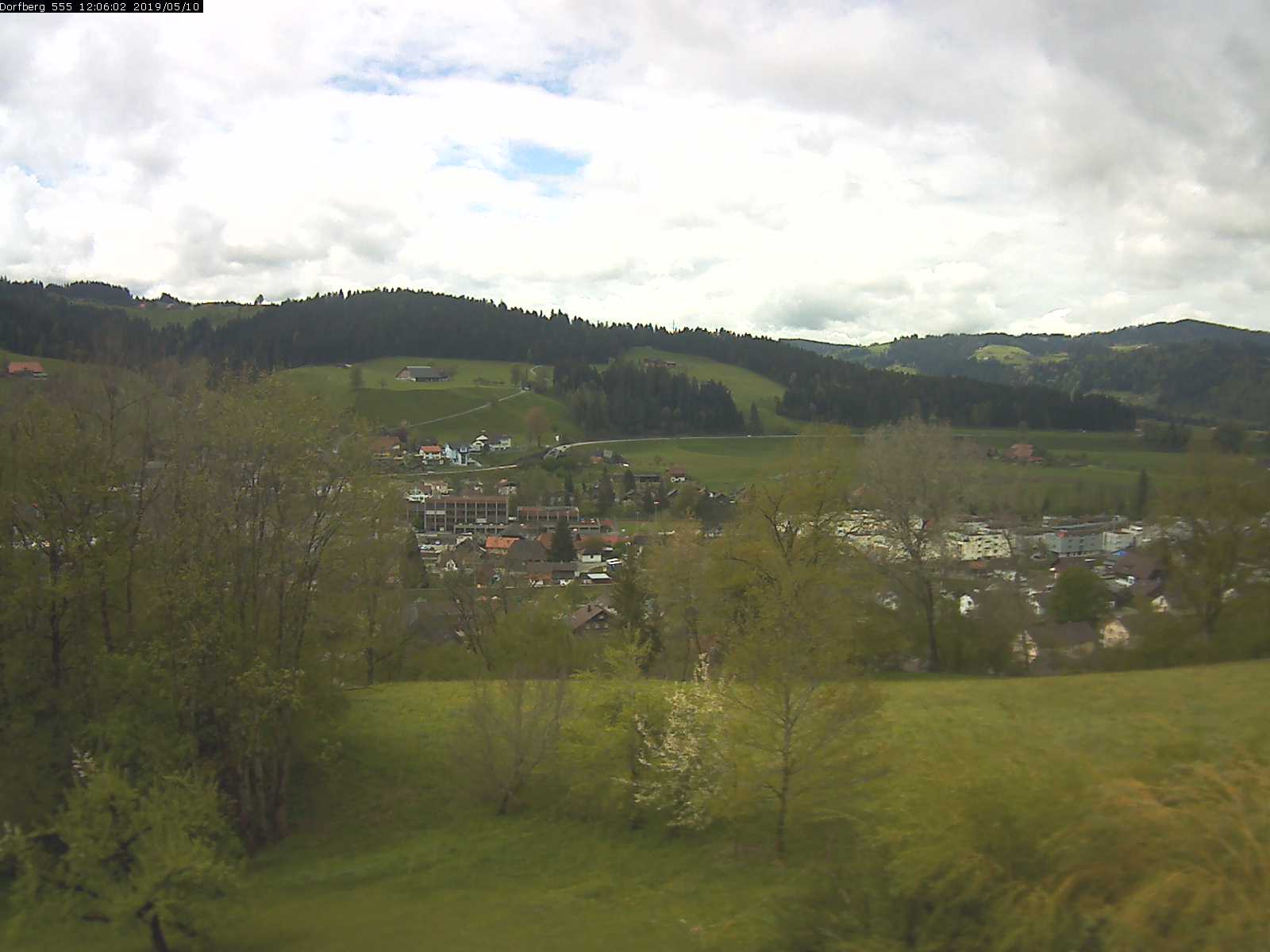 Webcam-Bild: Aussicht vom Dorfberg in Langnau 20190510-120601