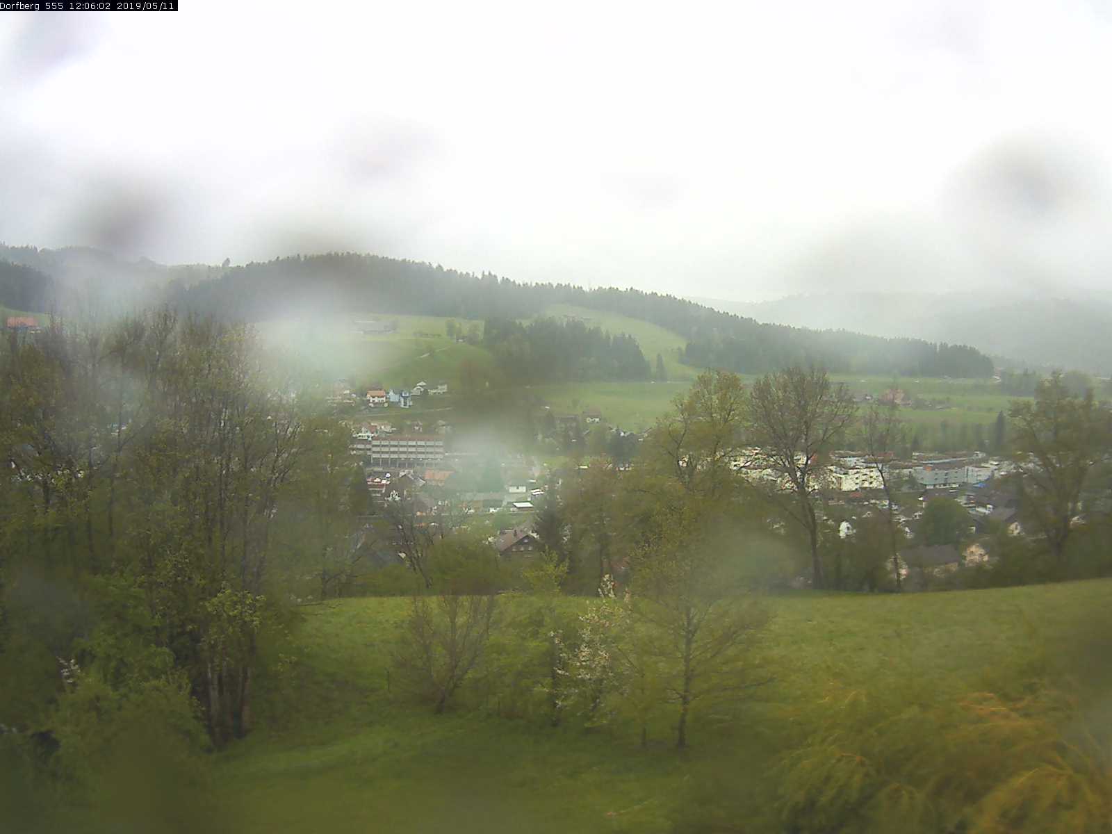 Webcam-Bild: Aussicht vom Dorfberg in Langnau 20190511-120601