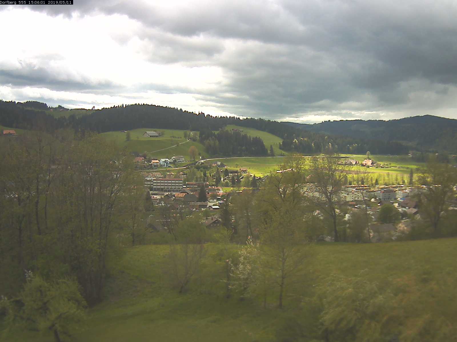 Webcam-Bild: Aussicht vom Dorfberg in Langnau 20190511-150601