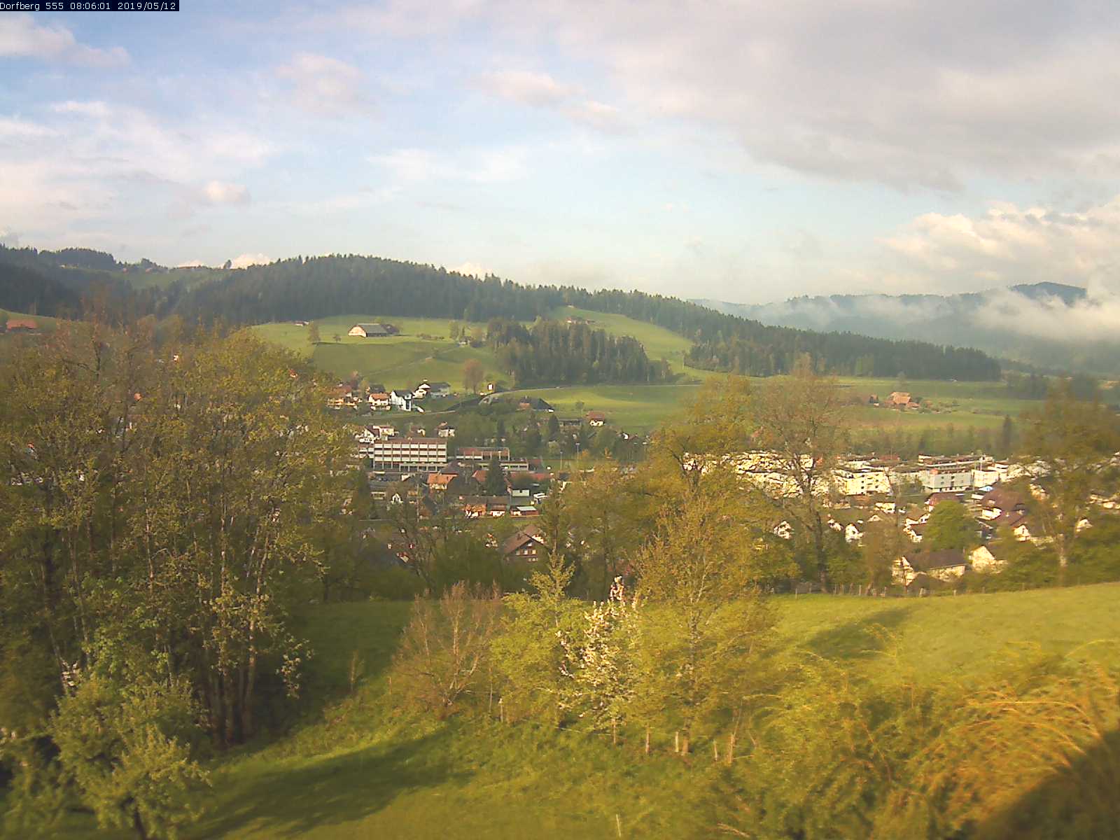Webcam-Bild: Aussicht vom Dorfberg in Langnau 20190512-080601