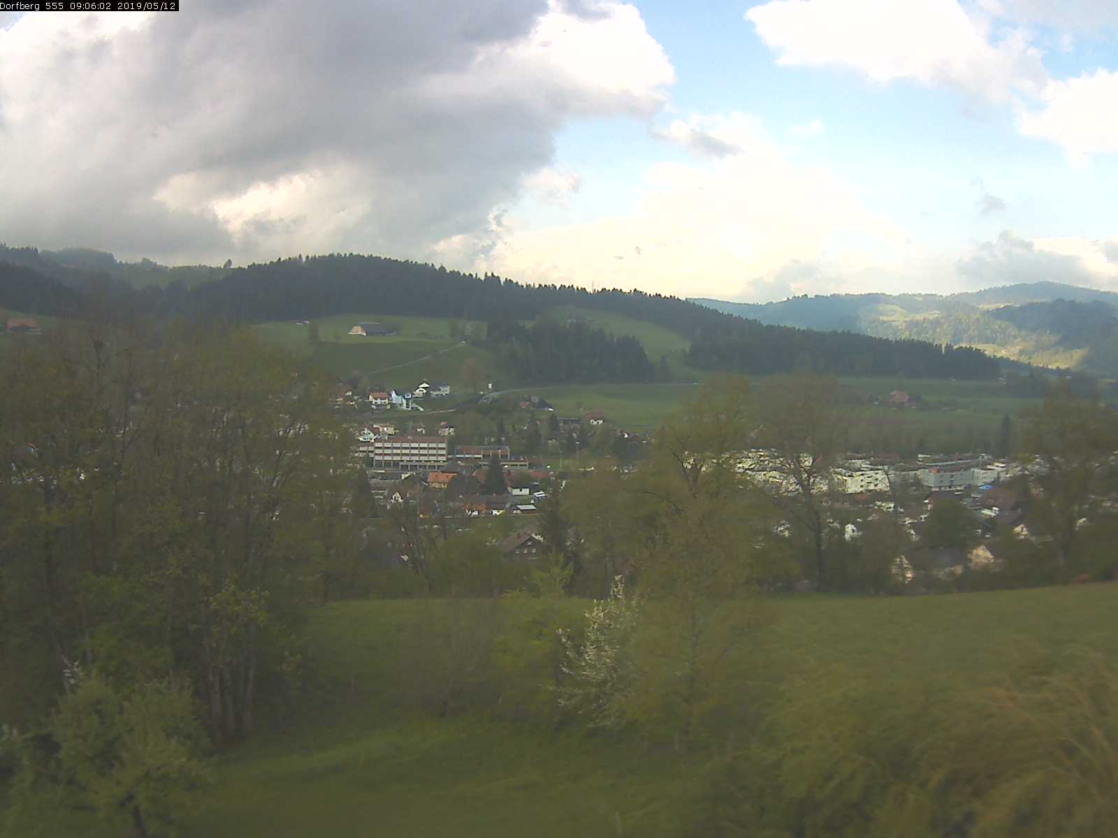 Webcam-Bild: Aussicht vom Dorfberg in Langnau 20190512-090601