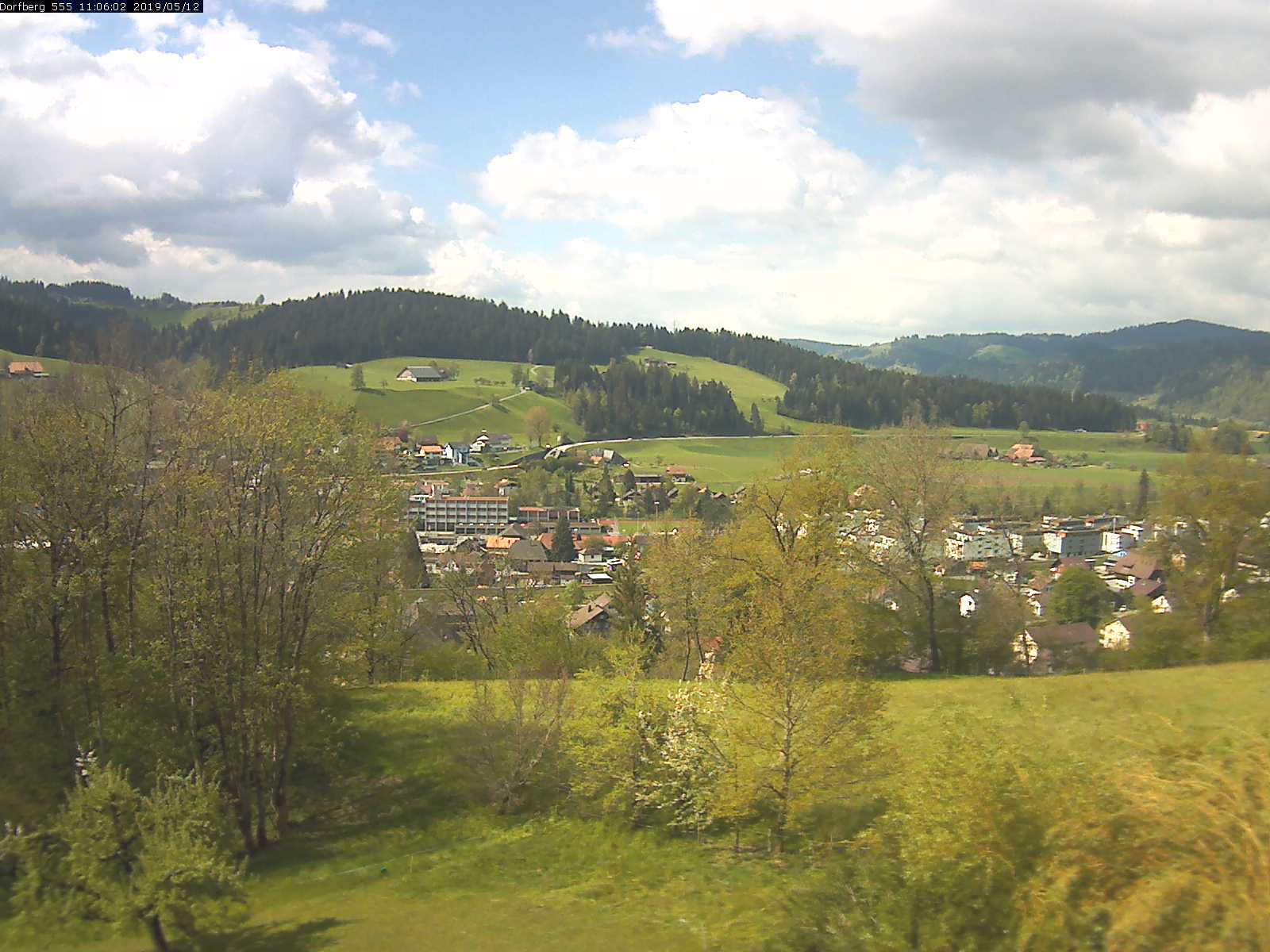 Webcam-Bild: Aussicht vom Dorfberg in Langnau 20190512-110601
