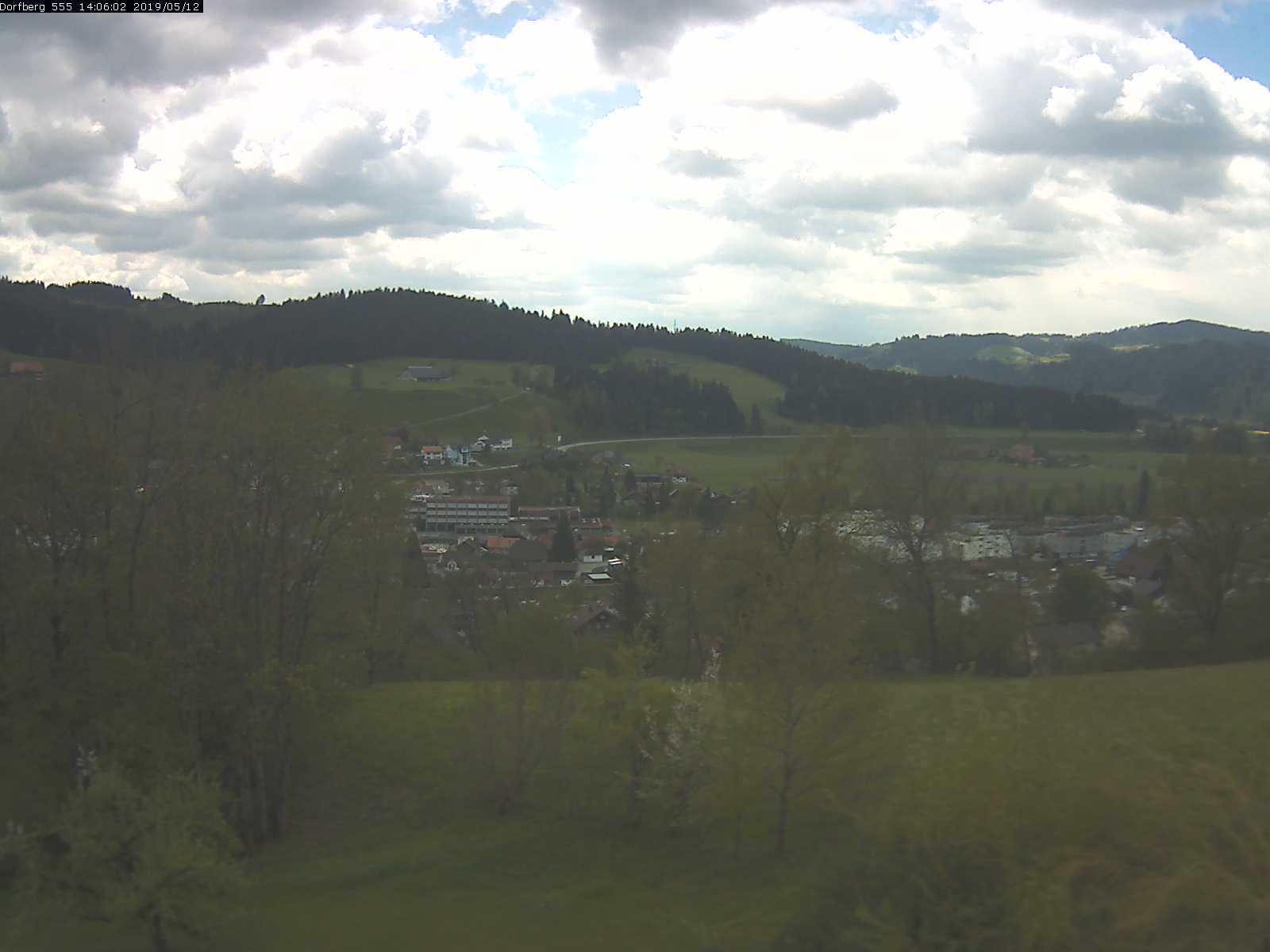 Webcam-Bild: Aussicht vom Dorfberg in Langnau 20190512-140601