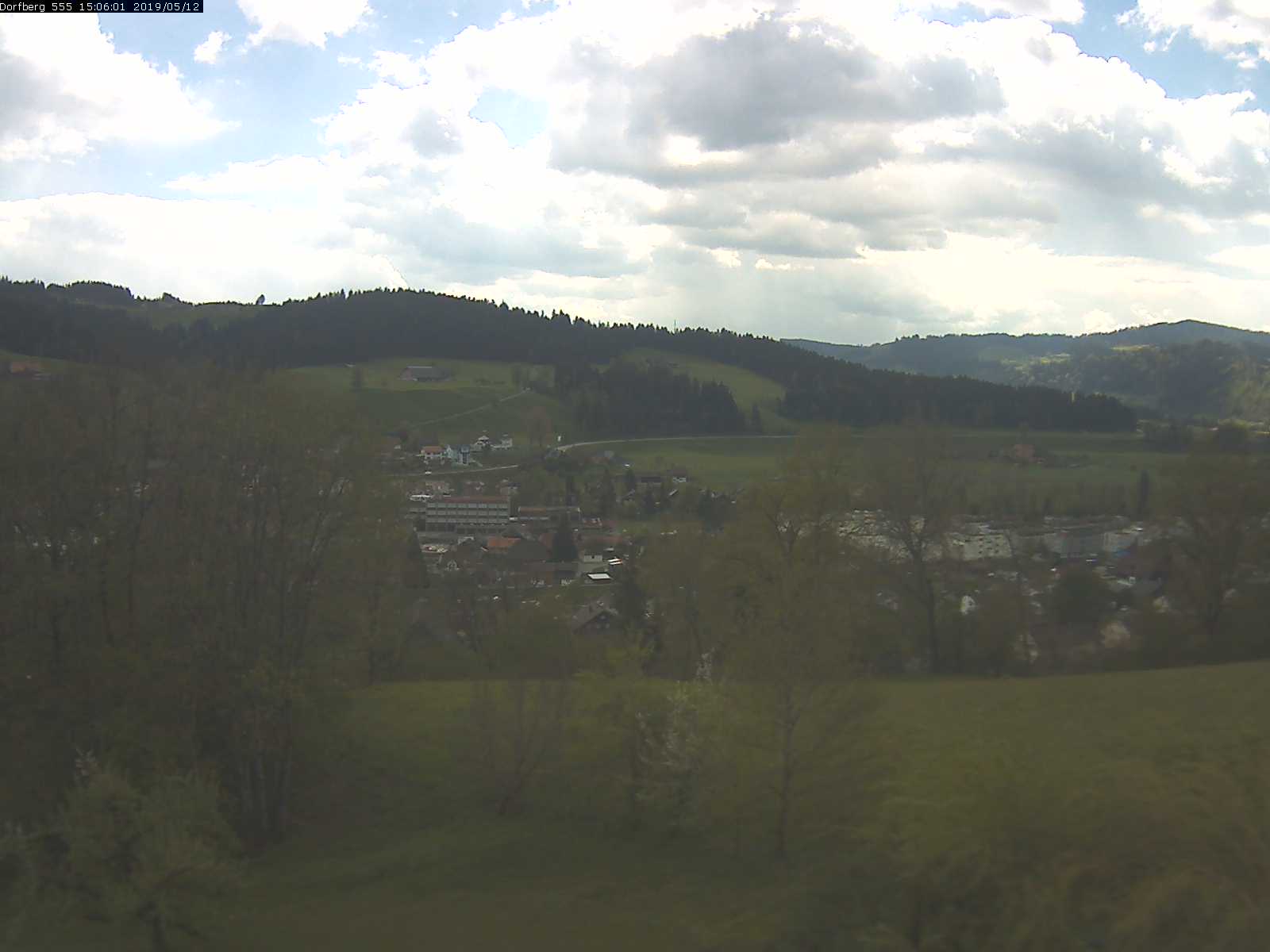 Webcam-Bild: Aussicht vom Dorfberg in Langnau 20190512-150601