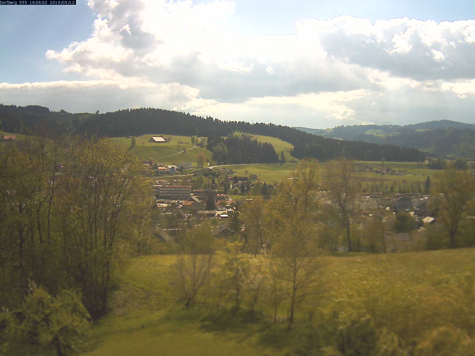 Webcam-Bild: Aussicht vom Dorfberg in Langnau 20190512-160601