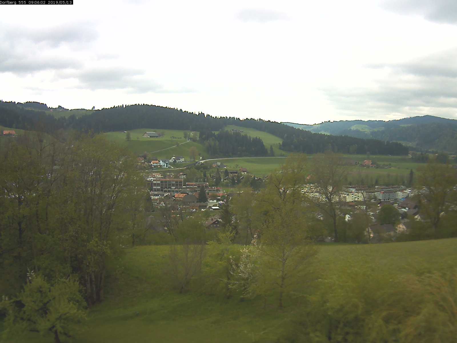 Webcam-Bild: Aussicht vom Dorfberg in Langnau 20190513-090601