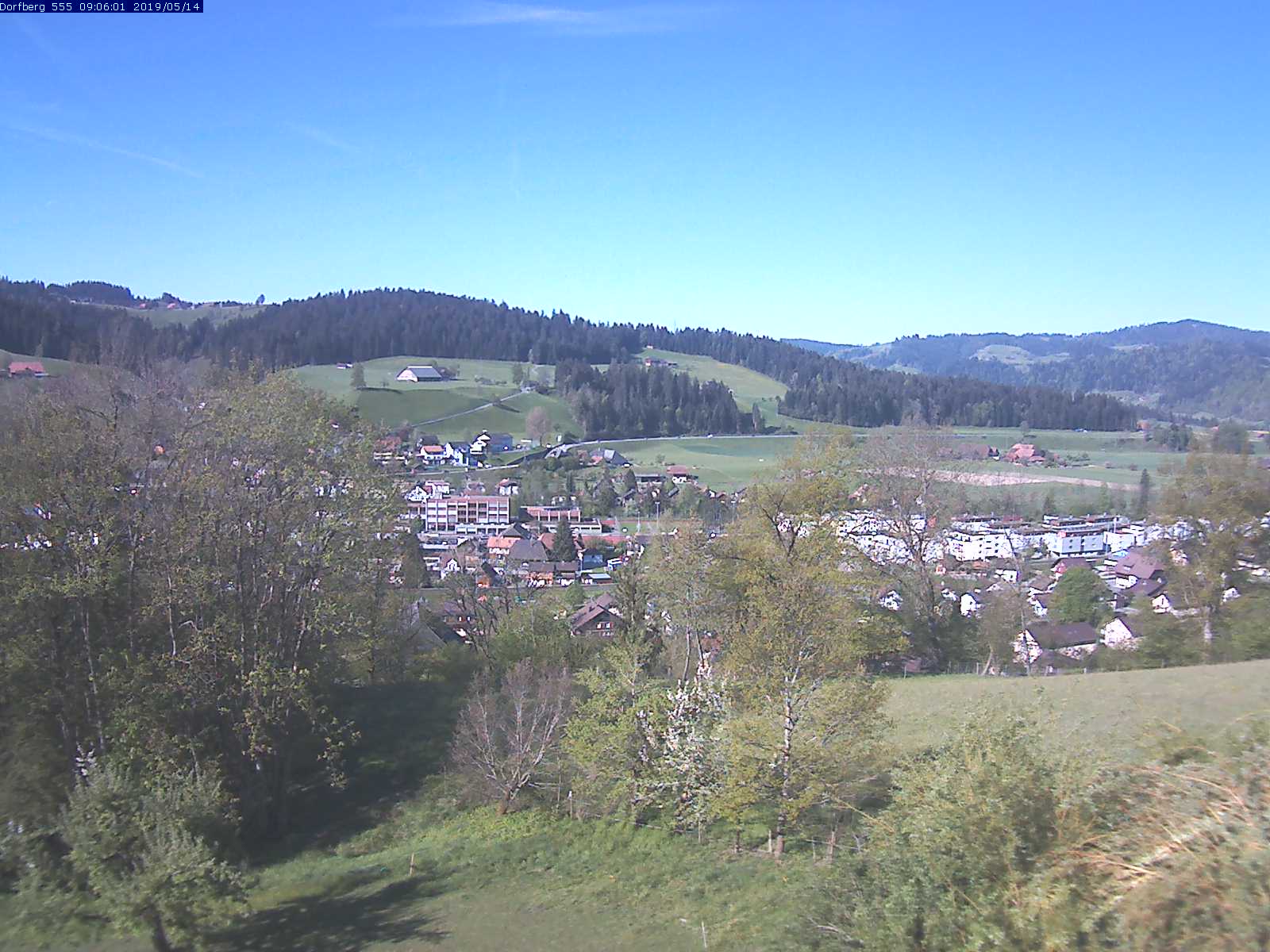 Webcam-Bild: Aussicht vom Dorfberg in Langnau 20190514-090601