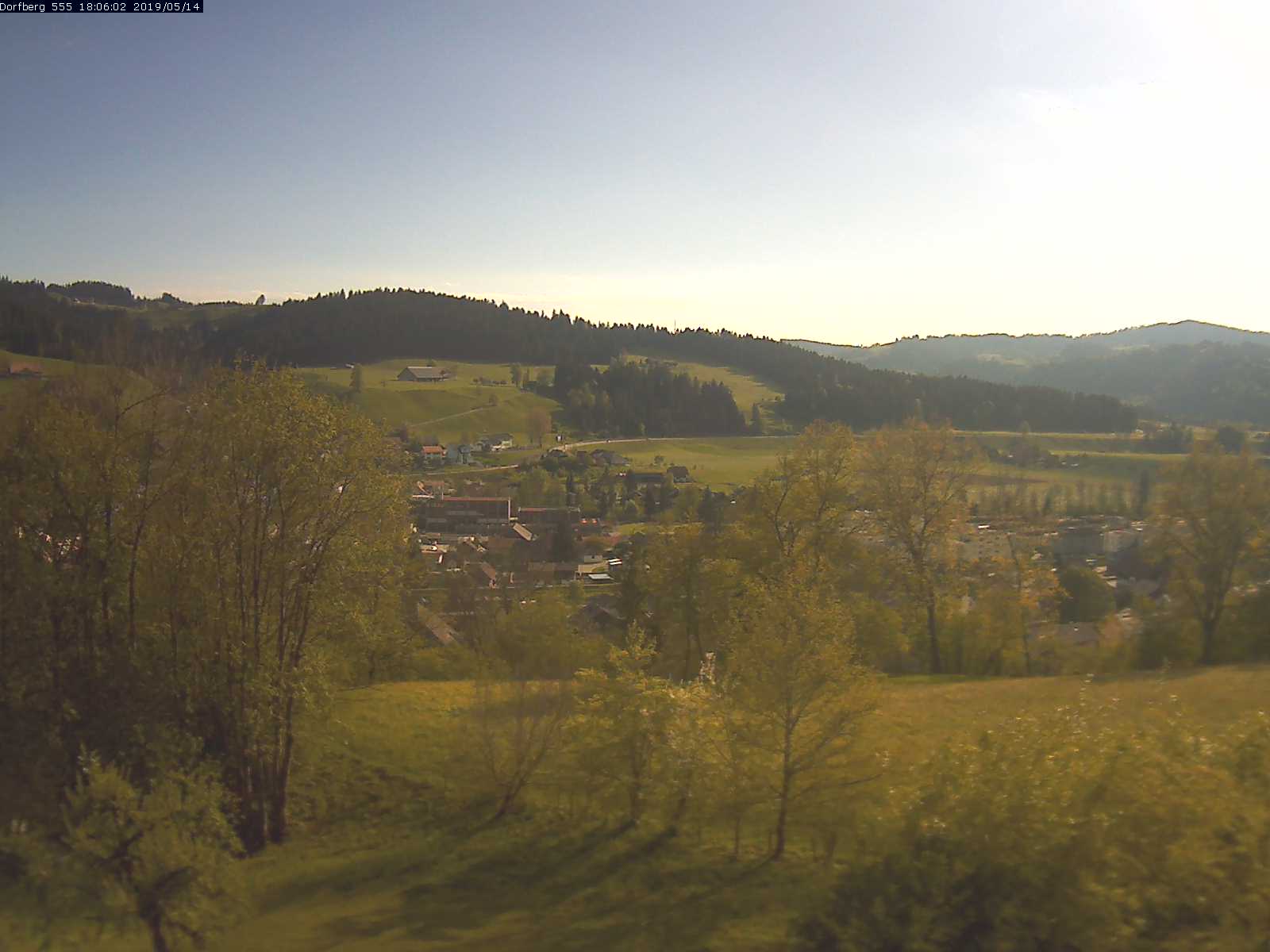 Webcam-Bild: Aussicht vom Dorfberg in Langnau 20190514-180601