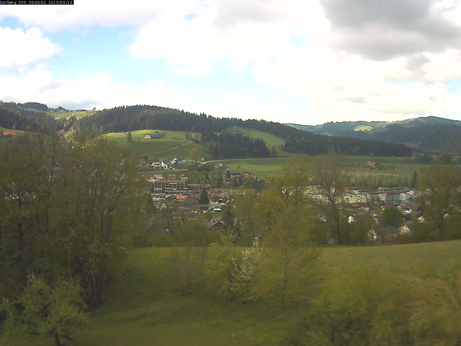 Webcam-Bild: Aussicht vom Dorfberg in Langnau 20190515-090601