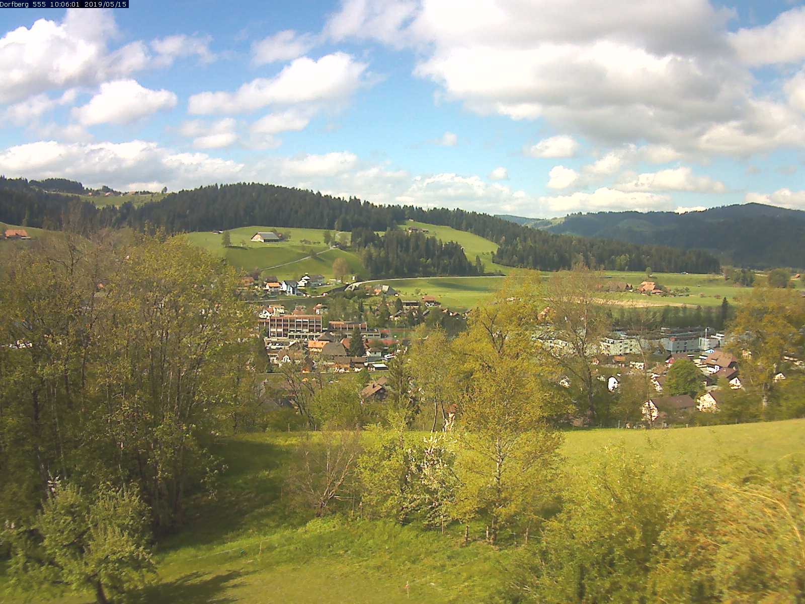 Webcam-Bild: Aussicht vom Dorfberg in Langnau 20190515-100601