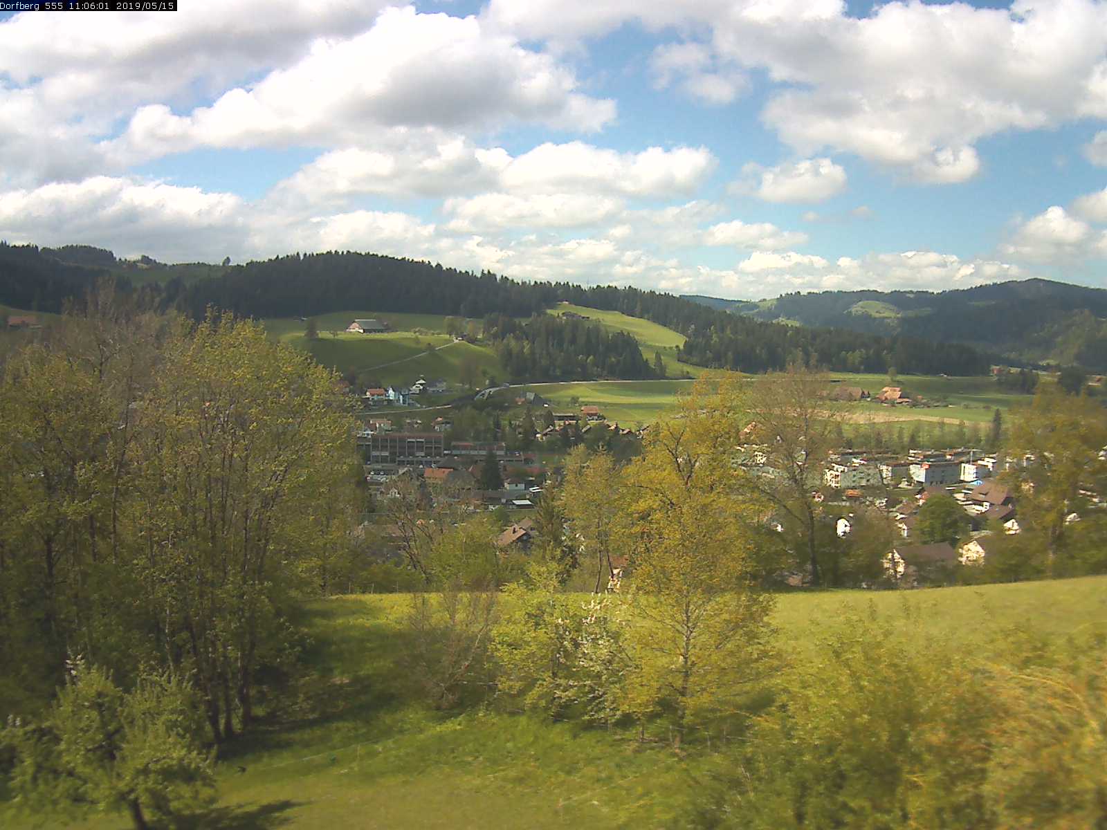 Webcam-Bild: Aussicht vom Dorfberg in Langnau 20190515-110601