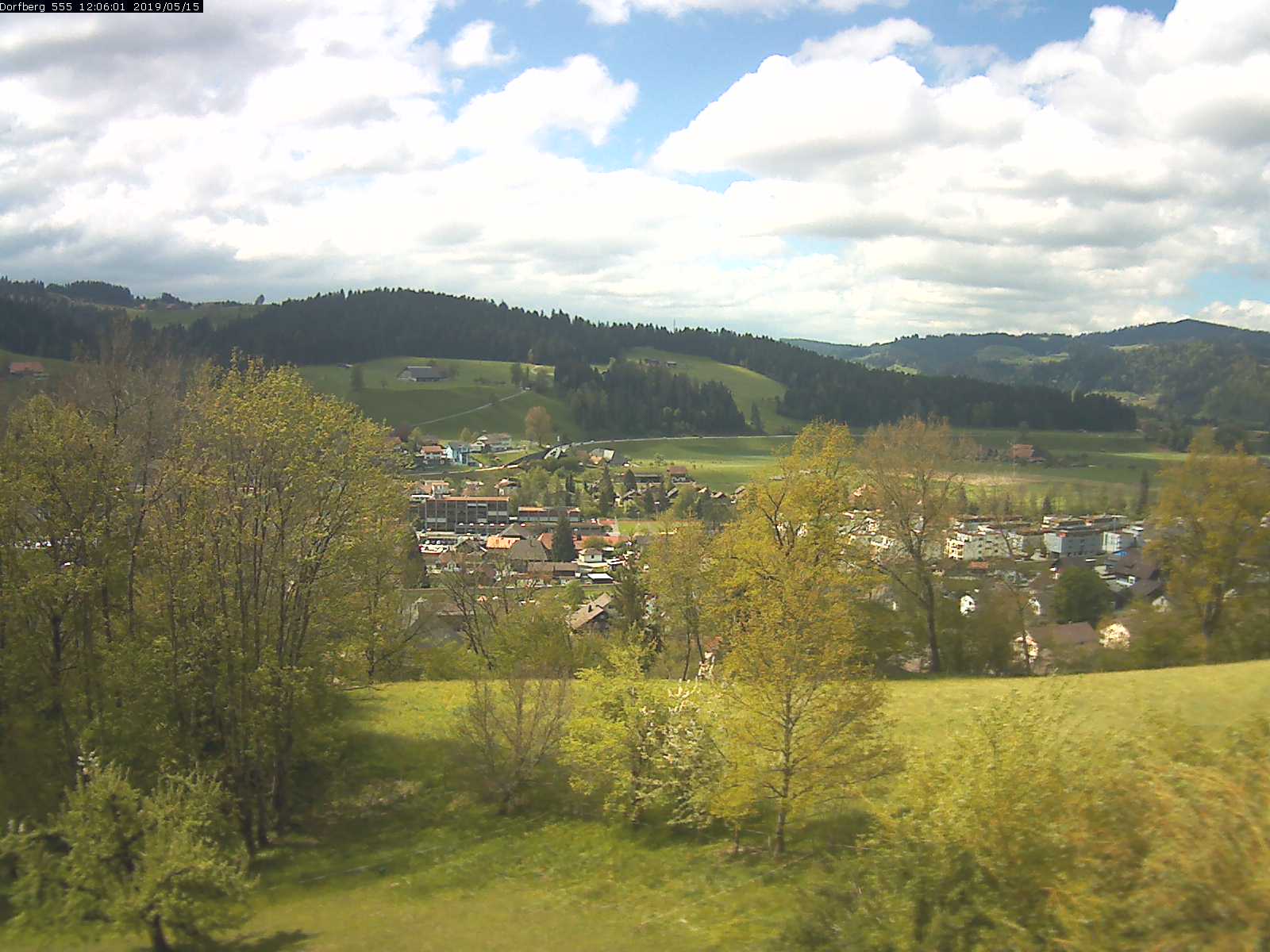 Webcam-Bild: Aussicht vom Dorfberg in Langnau 20190515-120601