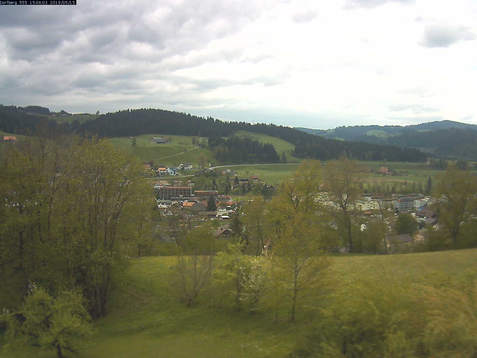 Webcam-Bild: Aussicht vom Dorfberg in Langnau 20190515-150601
