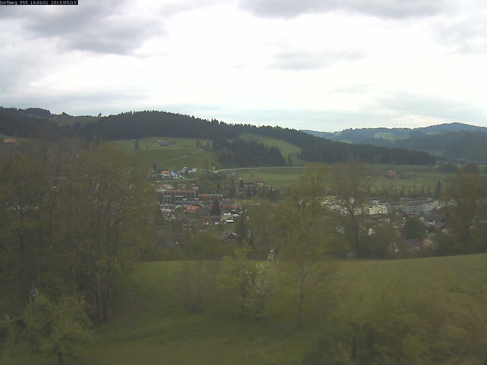 Webcam-Bild: Aussicht vom Dorfberg in Langnau 20190515-160601