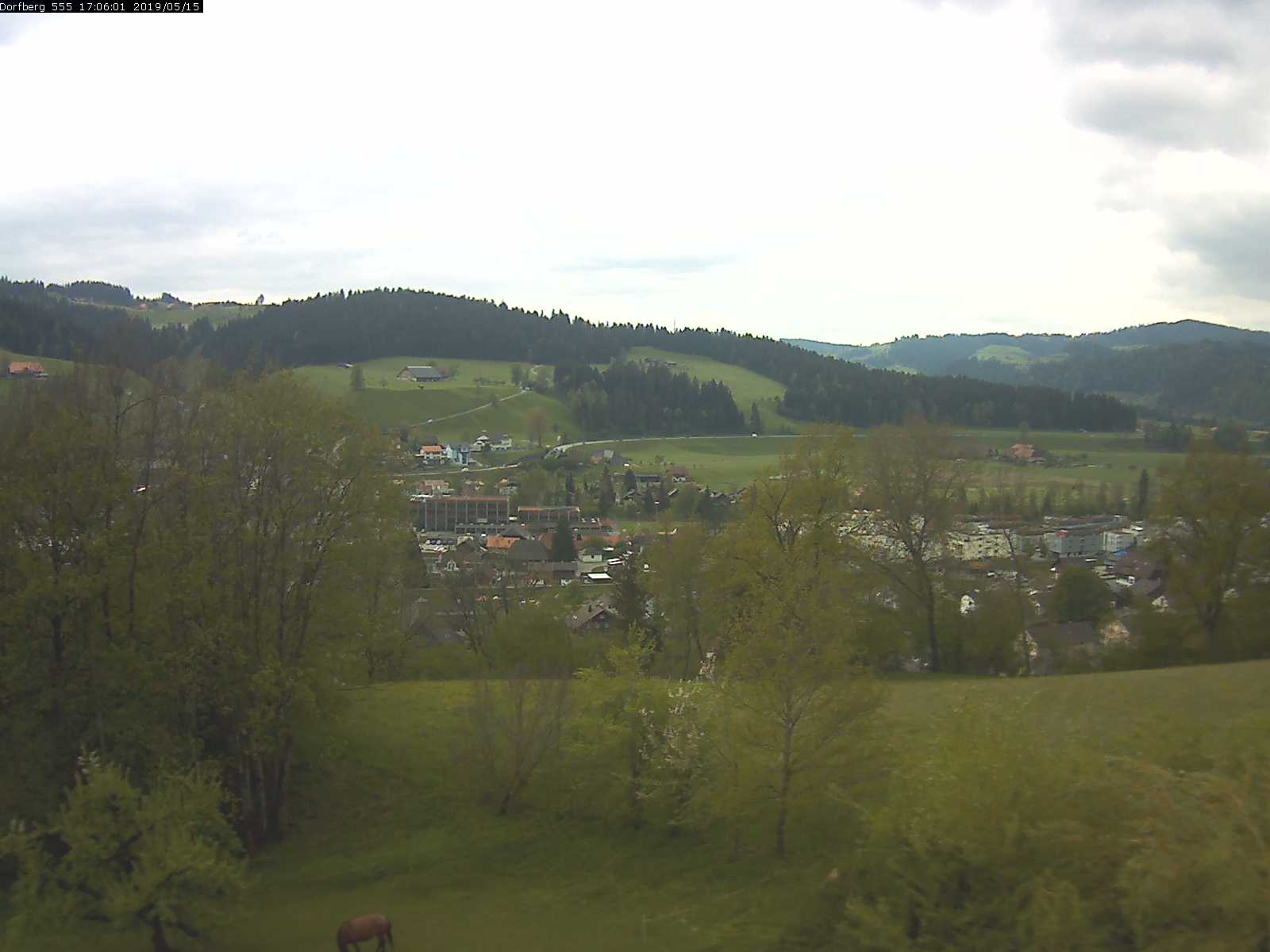 Webcam-Bild: Aussicht vom Dorfberg in Langnau 20190515-170601