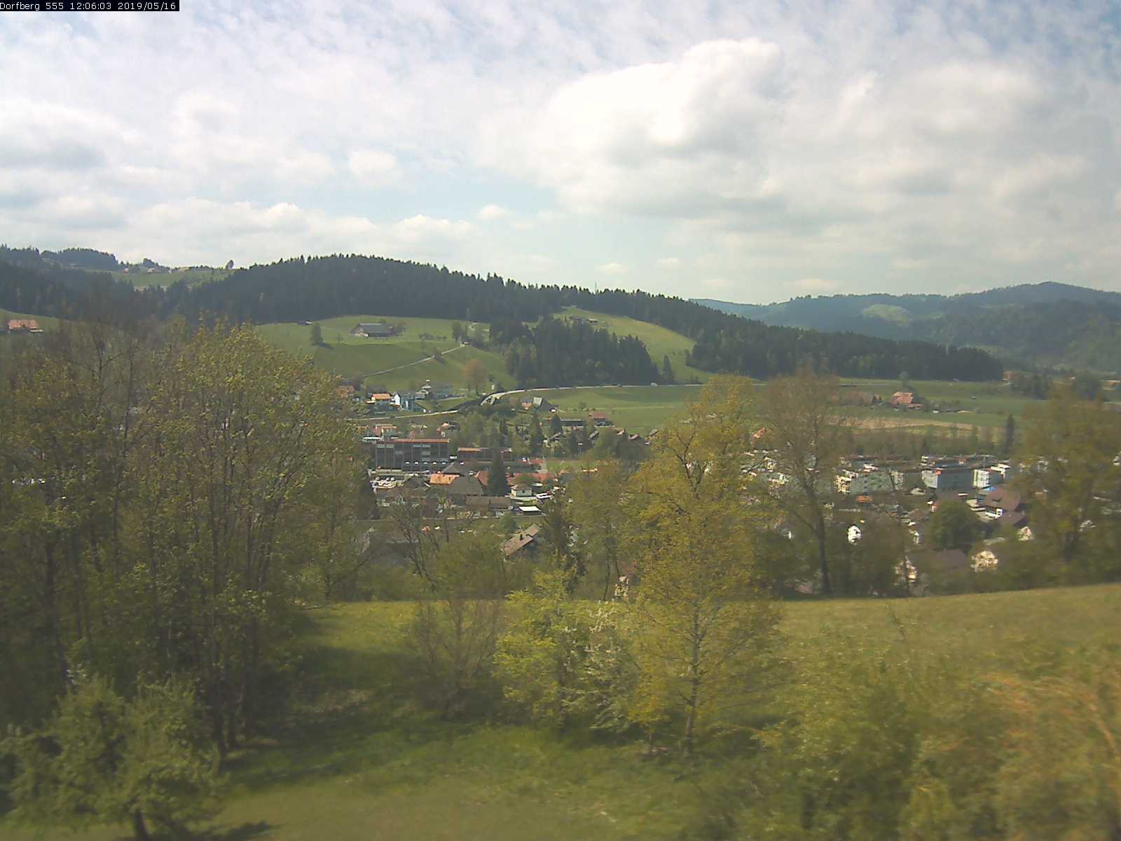 Webcam-Bild: Aussicht vom Dorfberg in Langnau 20190516-120601