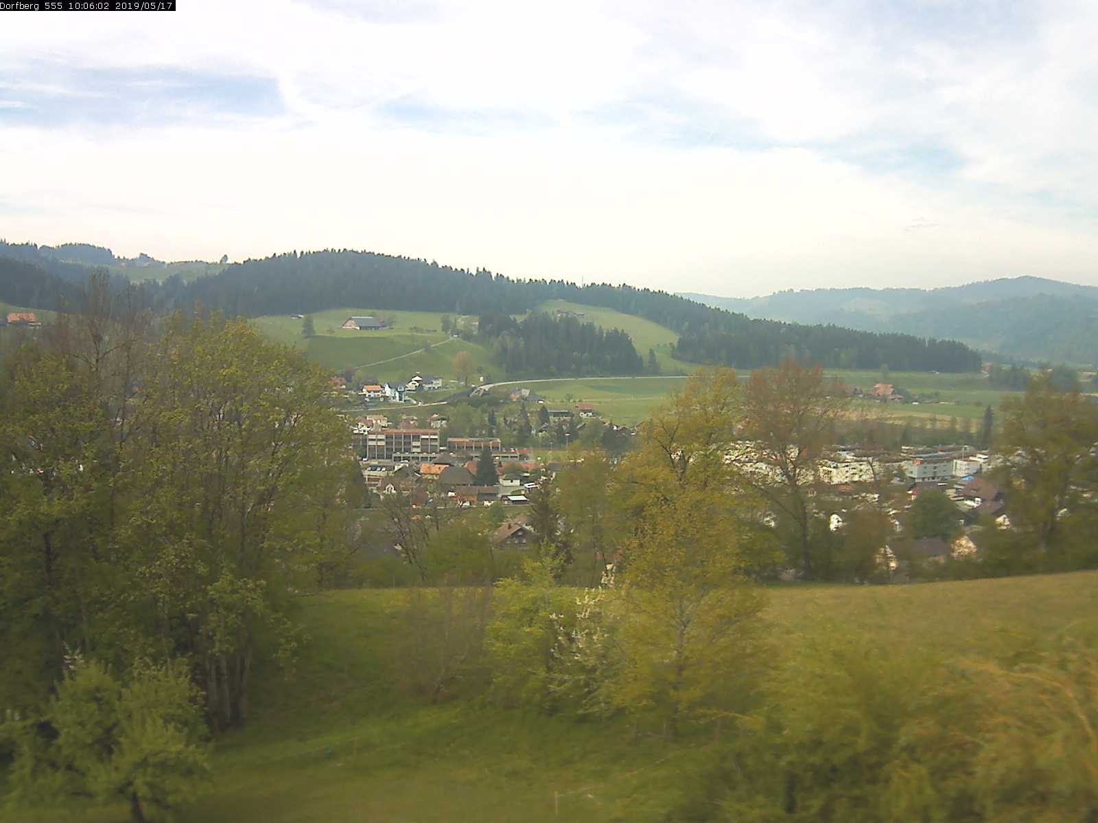 Webcam-Bild: Aussicht vom Dorfberg in Langnau 20190517-100601