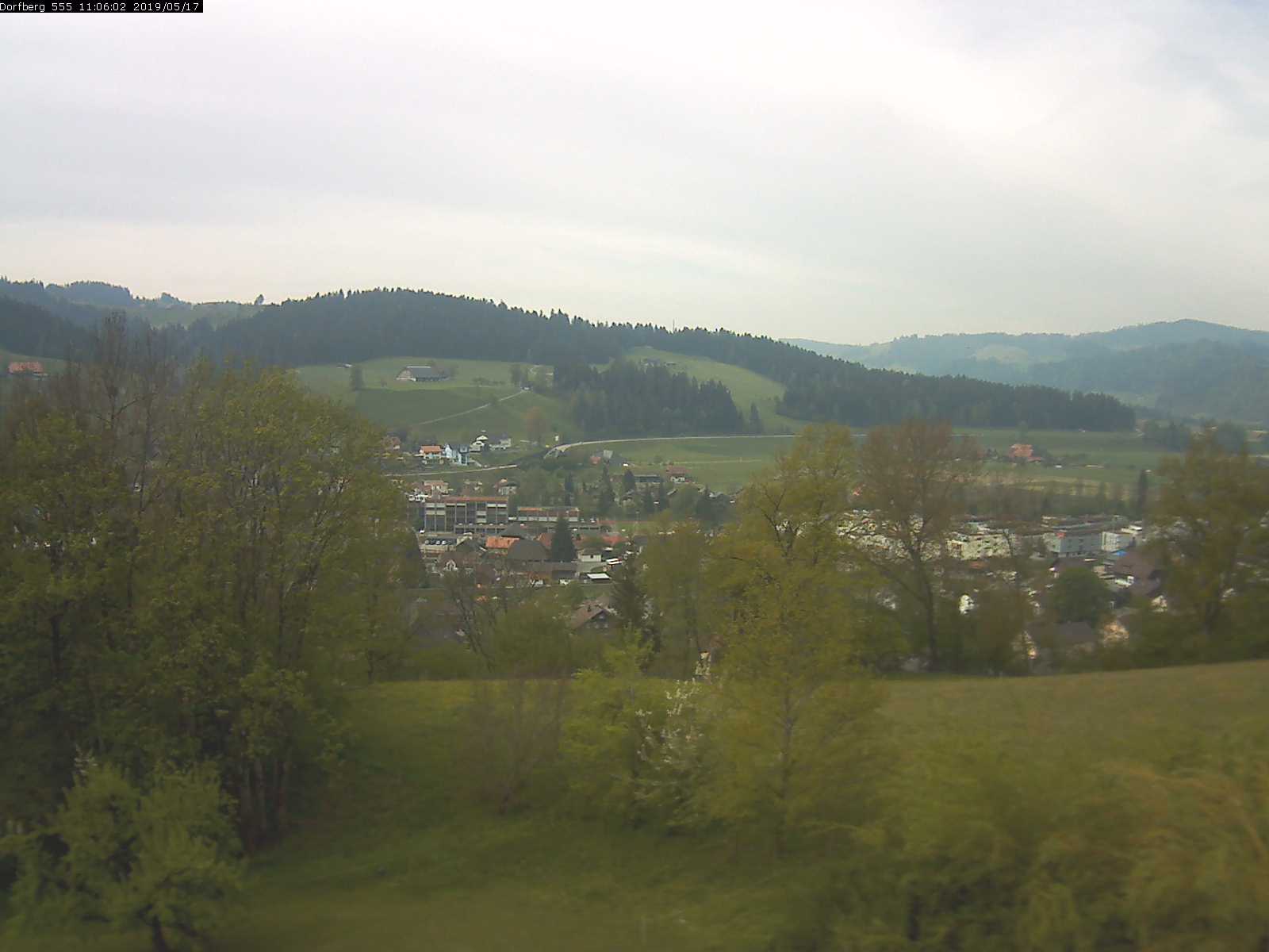 Webcam-Bild: Aussicht vom Dorfberg in Langnau 20190517-110601
