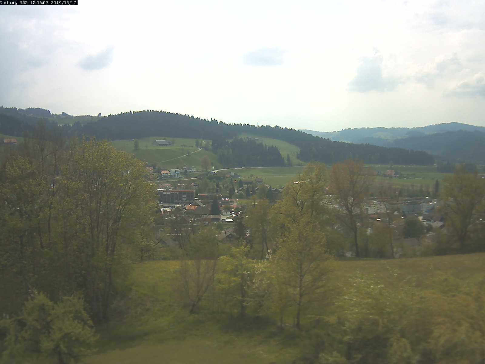 Webcam-Bild: Aussicht vom Dorfberg in Langnau 20190517-150601