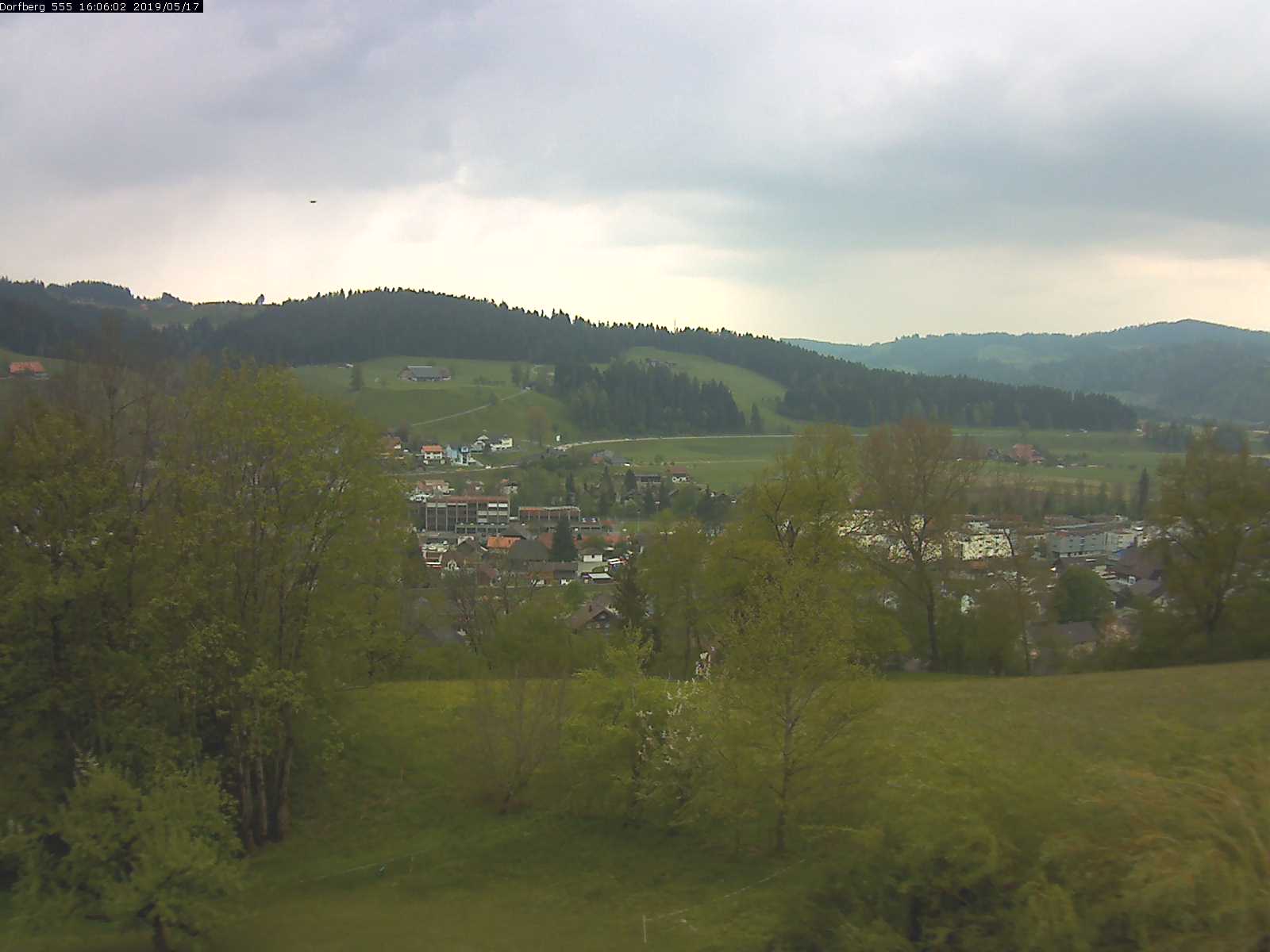 Webcam-Bild: Aussicht vom Dorfberg in Langnau 20190517-160601