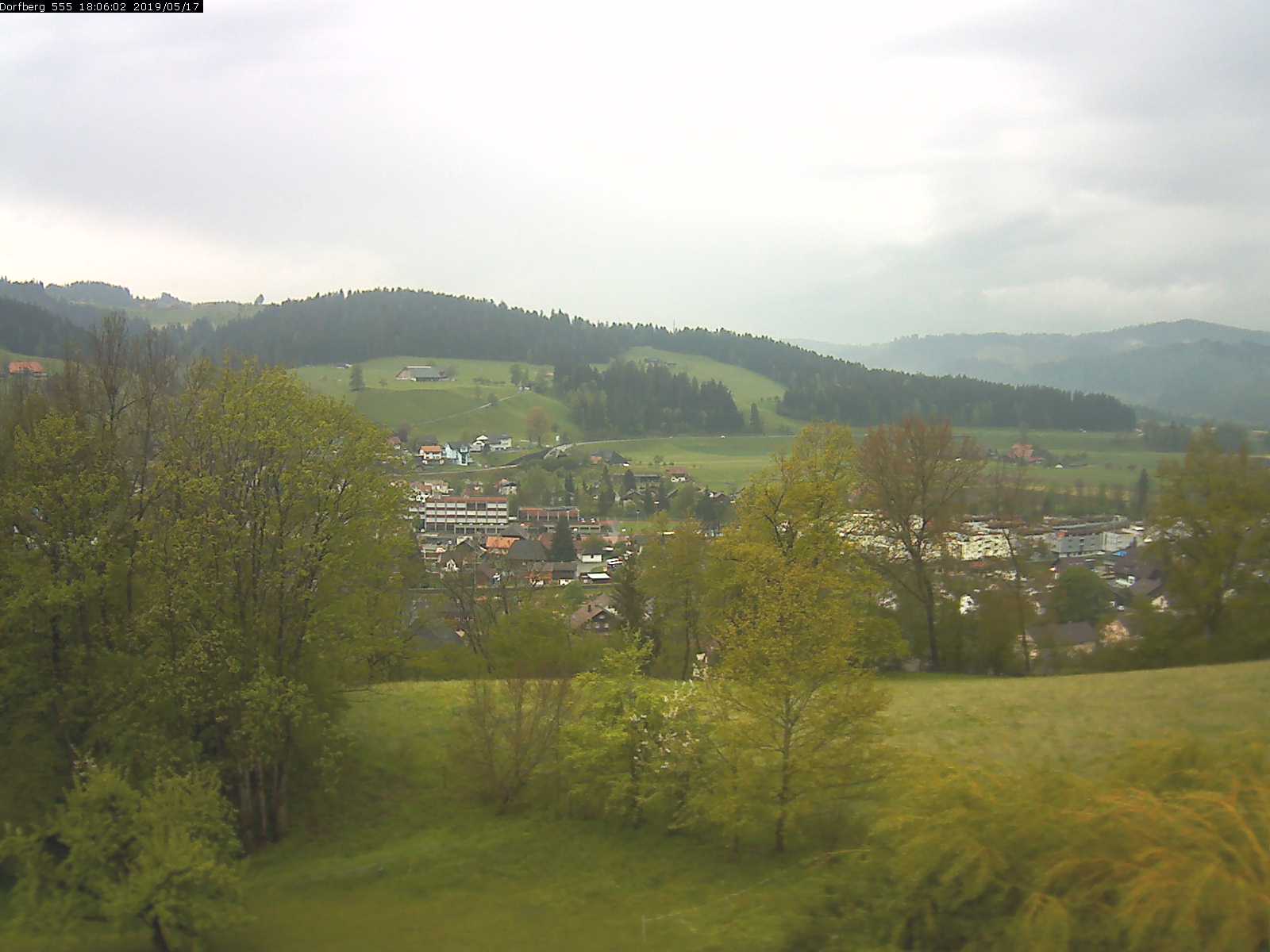 Webcam-Bild: Aussicht vom Dorfberg in Langnau 20190517-180601