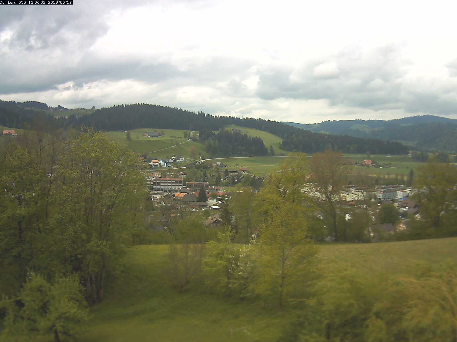 Webcam-Bild: Aussicht vom Dorfberg in Langnau 20190518-120601