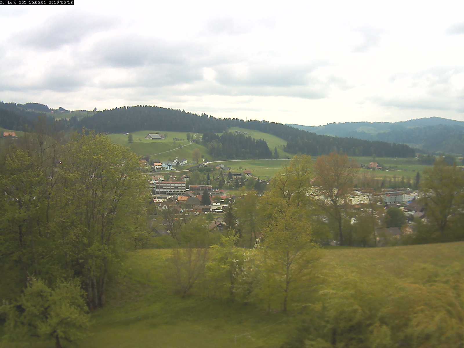 Webcam-Bild: Aussicht vom Dorfberg in Langnau 20190518-160601