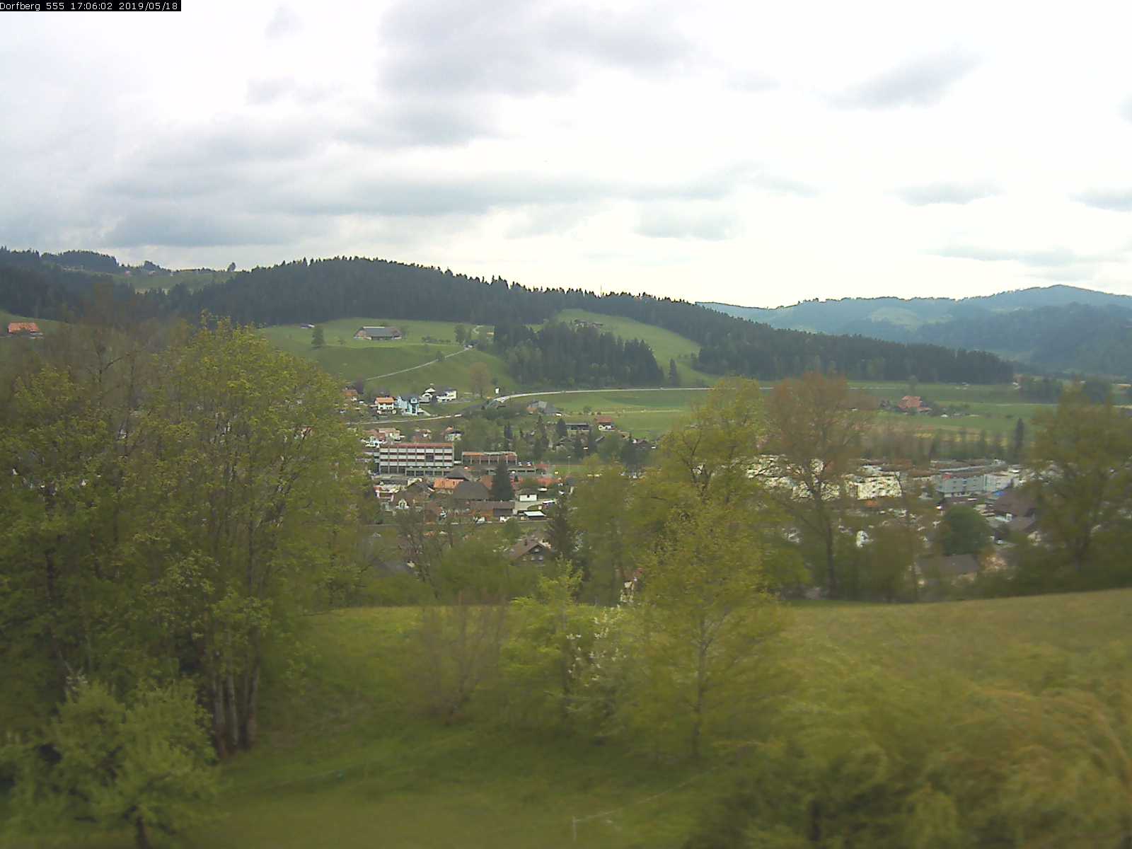 Webcam-Bild: Aussicht vom Dorfberg in Langnau 20190518-170601