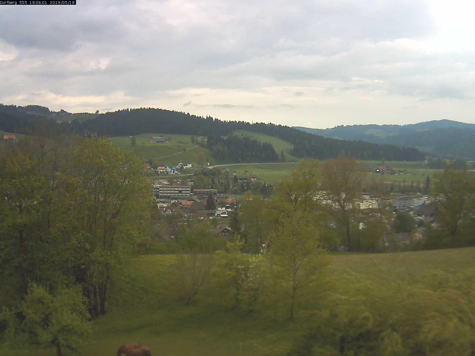 Webcam-Bild: Aussicht vom Dorfberg in Langnau 20190518-180601
