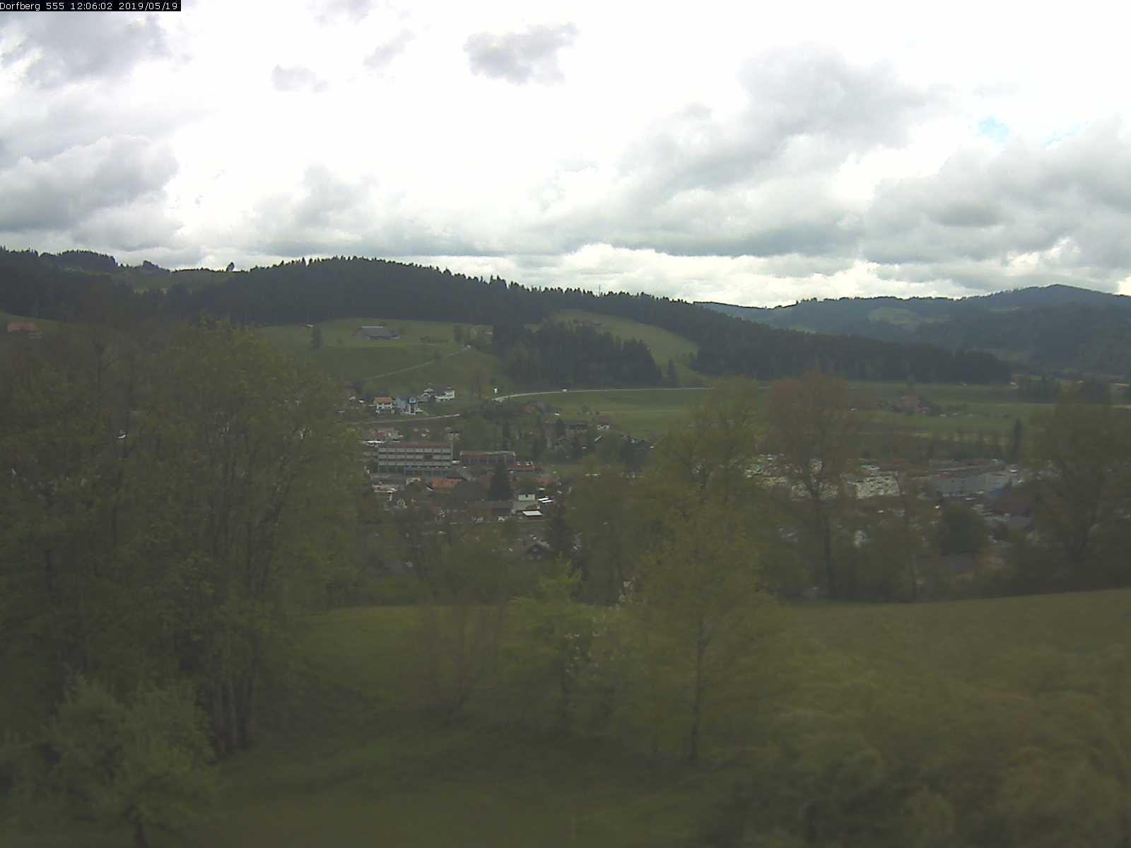 Webcam-Bild: Aussicht vom Dorfberg in Langnau 20190519-120601