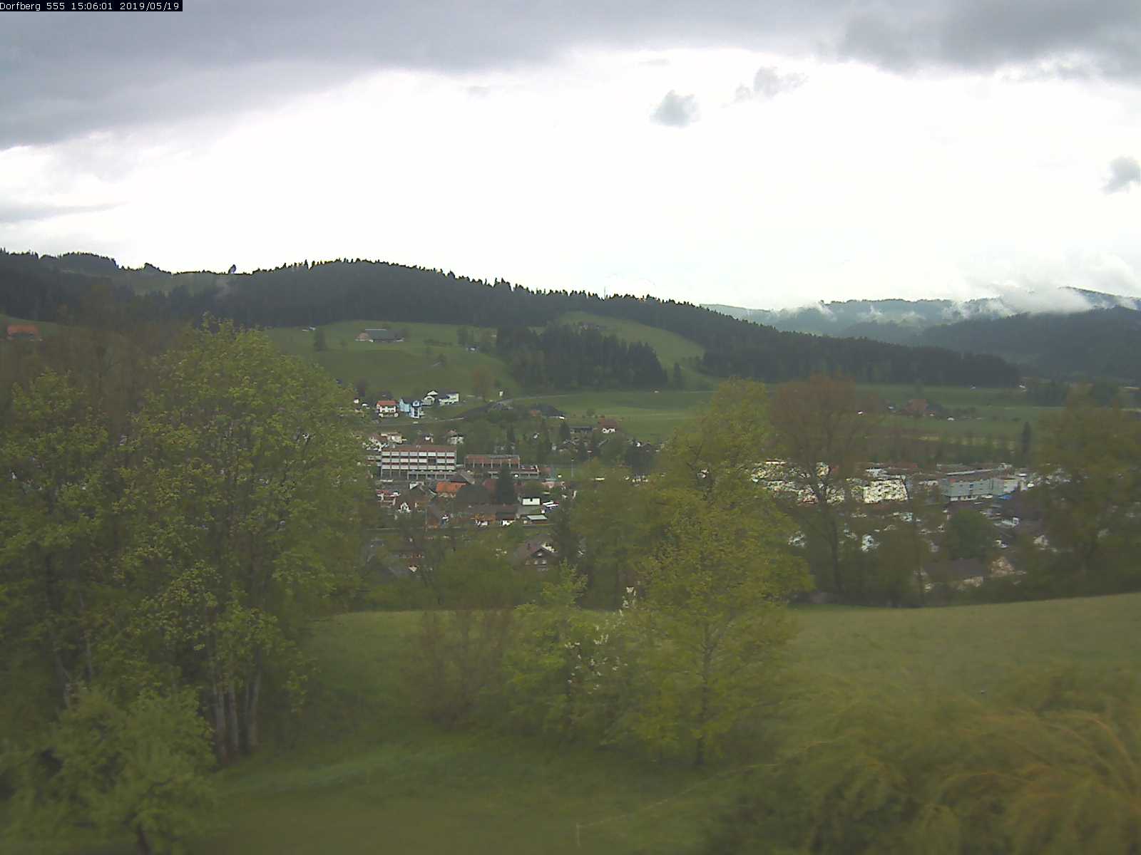 Webcam-Bild: Aussicht vom Dorfberg in Langnau 20190519-150601