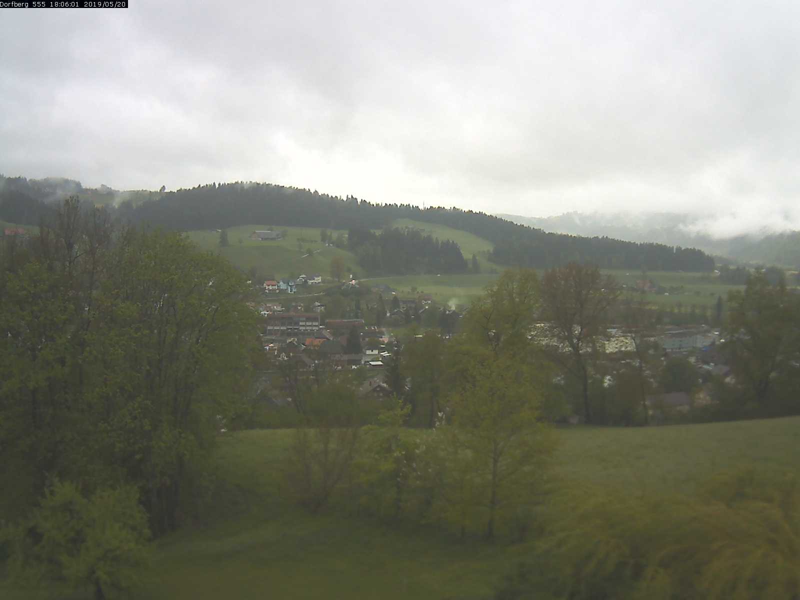 Webcam-Bild: Aussicht vom Dorfberg in Langnau 20190520-180601