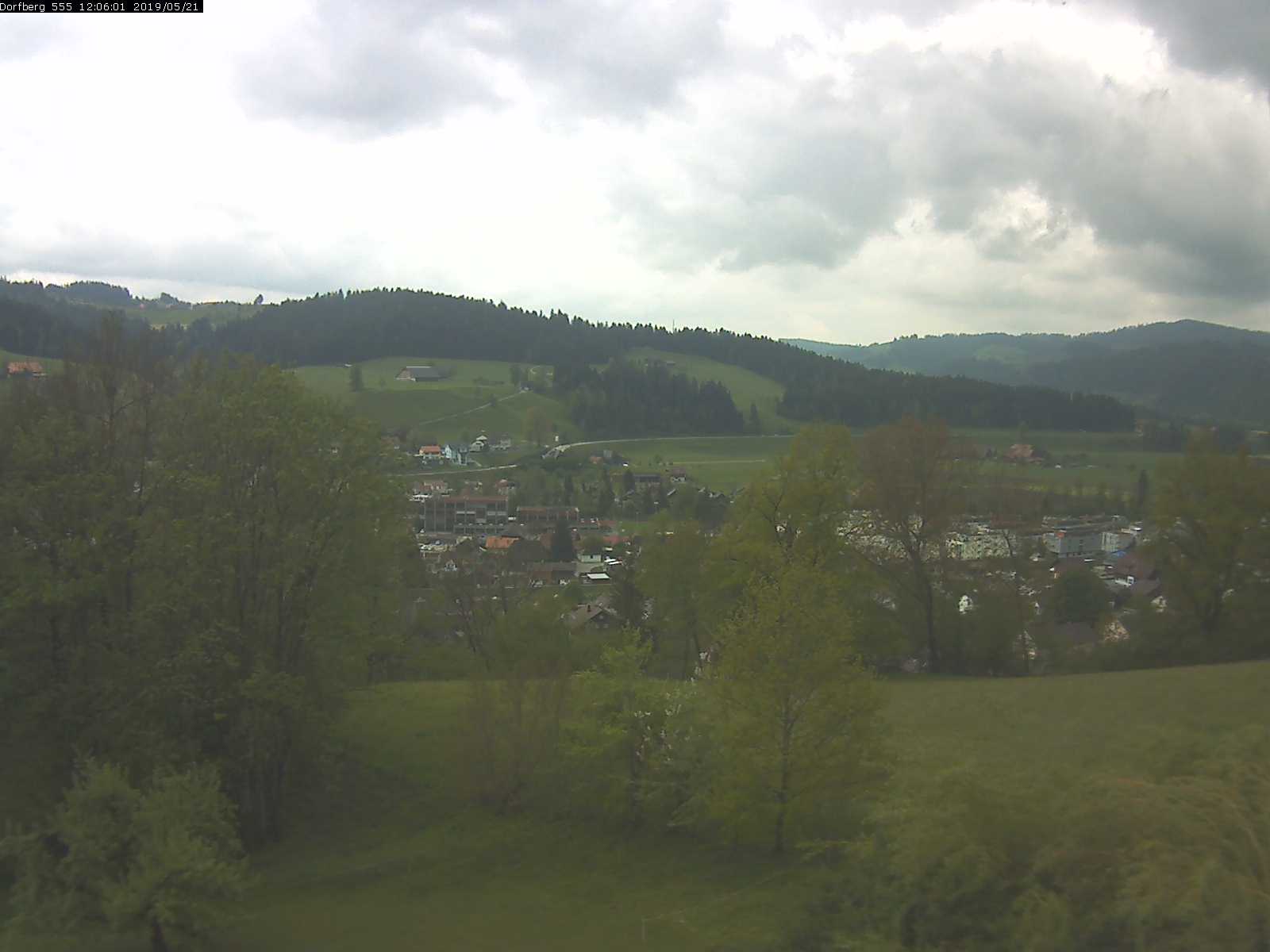 Webcam-Bild: Aussicht vom Dorfberg in Langnau 20190521-120601