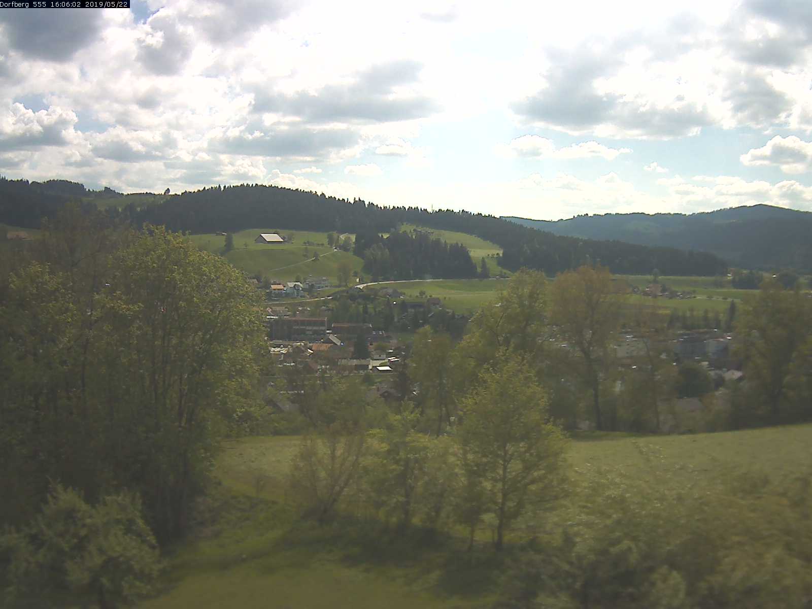 Webcam-Bild: Aussicht vom Dorfberg in Langnau 20190522-160601