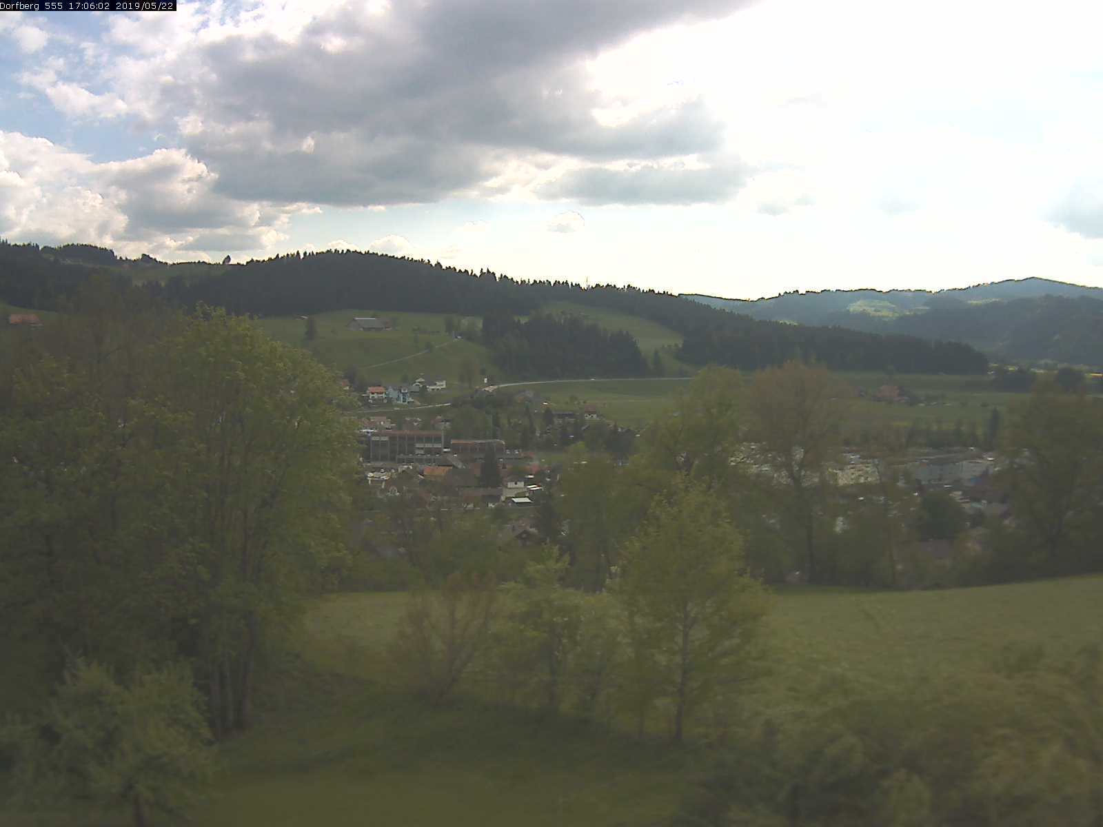 Webcam-Bild: Aussicht vom Dorfberg in Langnau 20190522-170601