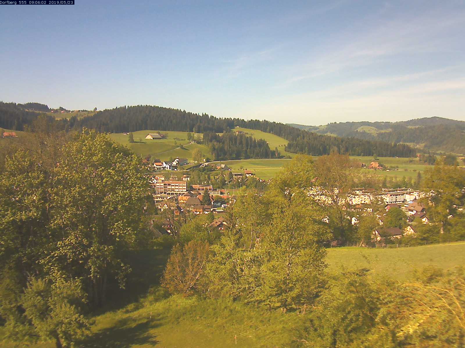 Webcam-Bild: Aussicht vom Dorfberg in Langnau 20190523-090601