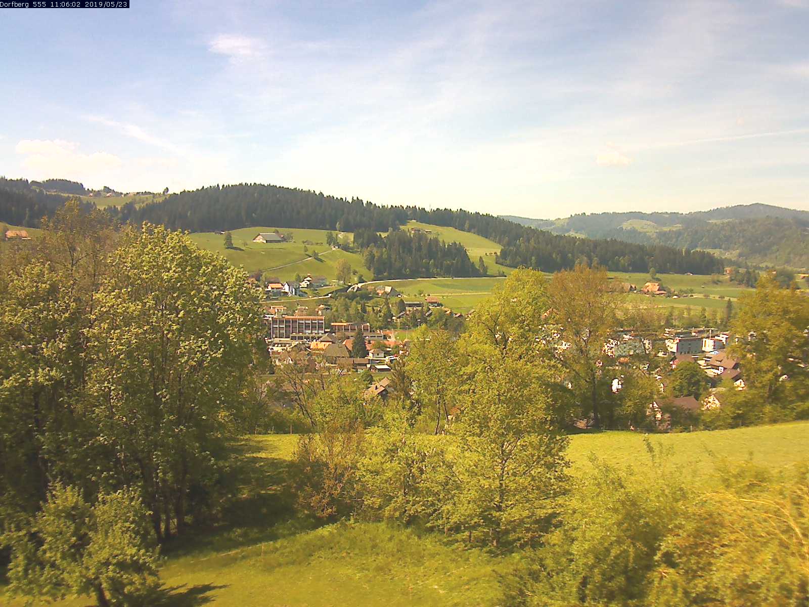 Webcam-Bild: Aussicht vom Dorfberg in Langnau 20190523-110601