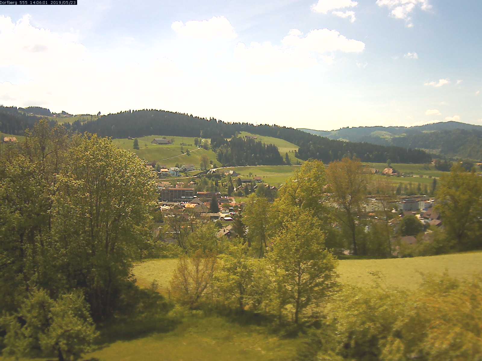 Webcam-Bild: Aussicht vom Dorfberg in Langnau 20190523-140601