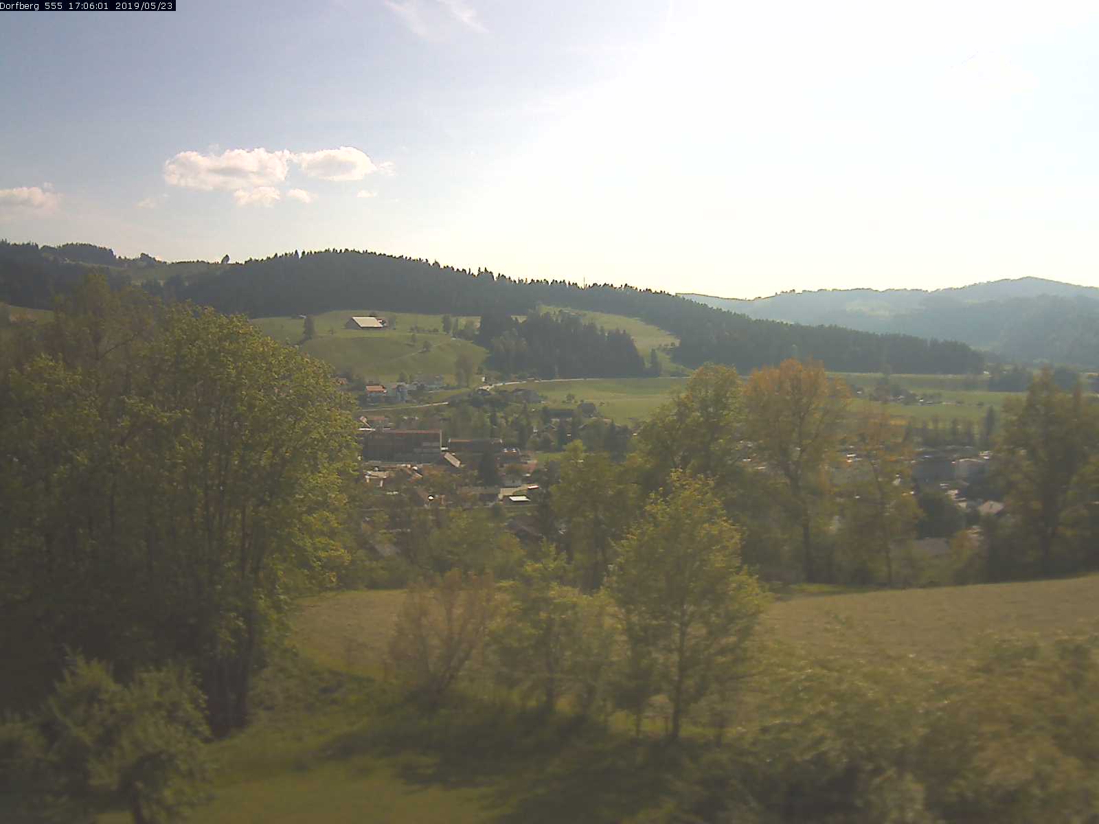 Webcam-Bild: Aussicht vom Dorfberg in Langnau 20190523-170601